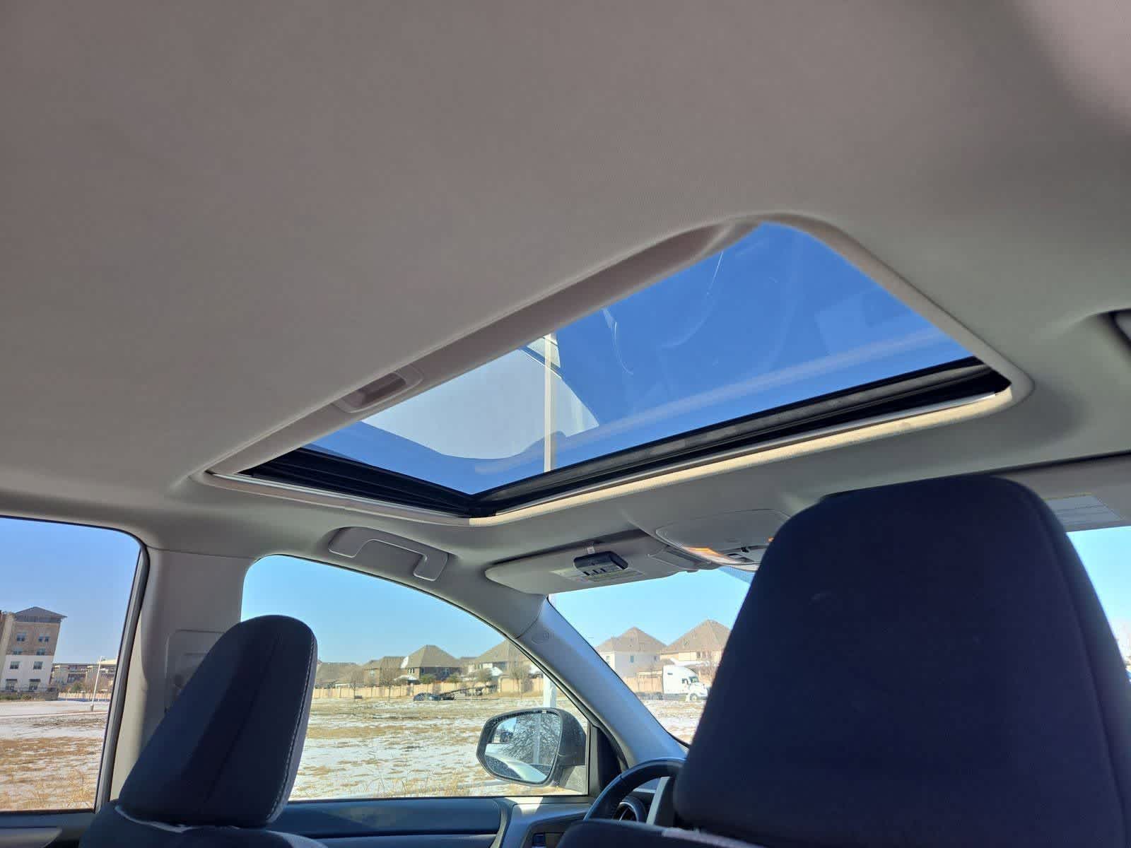 Thumbnail: 2016 Toyota RAV4 - 22