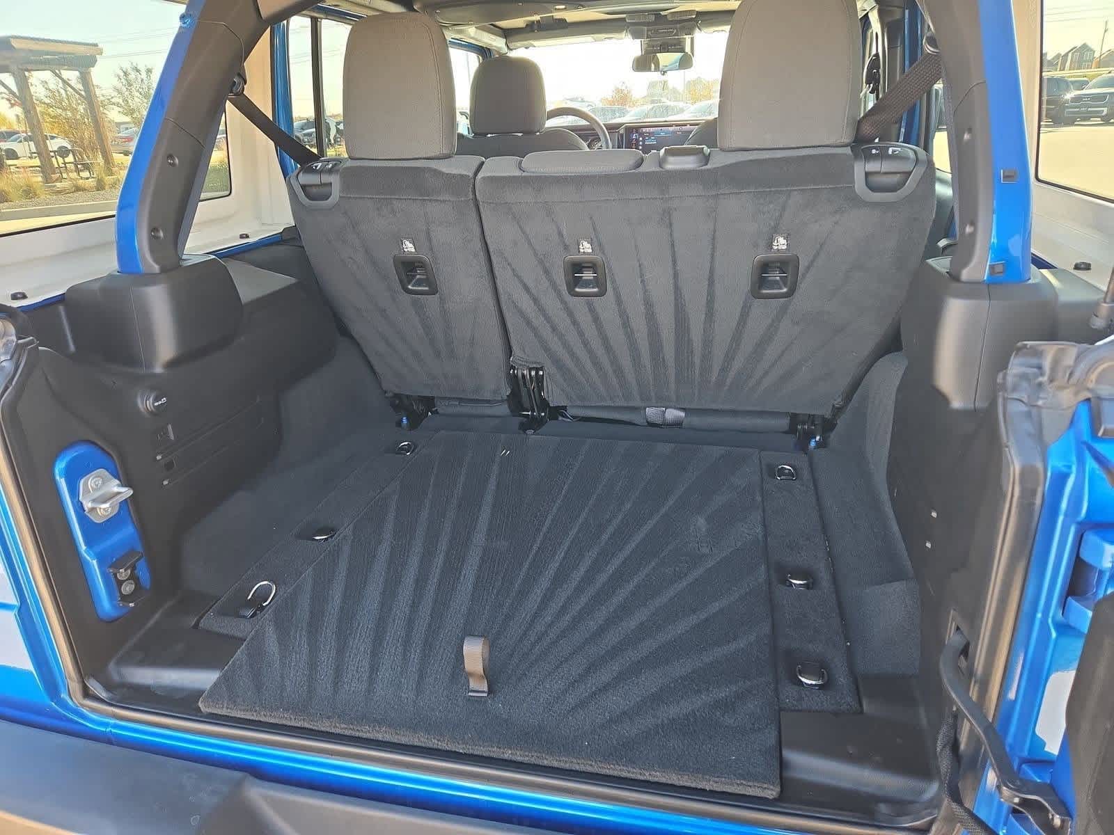 Thumbnail: 2024 Jeep Wrangler - 31