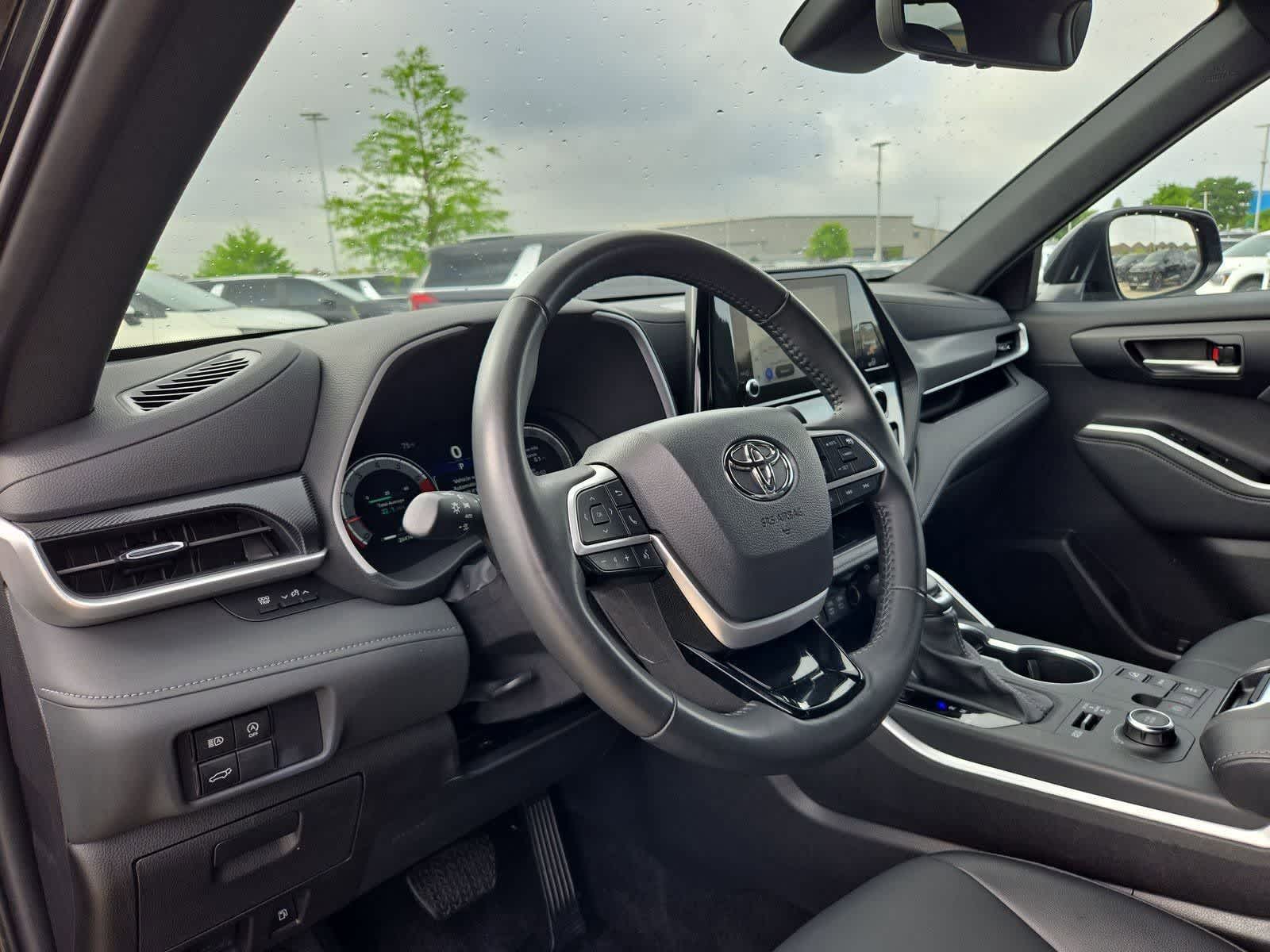 Thumbnail: 2025 Toyota Highlander - 2