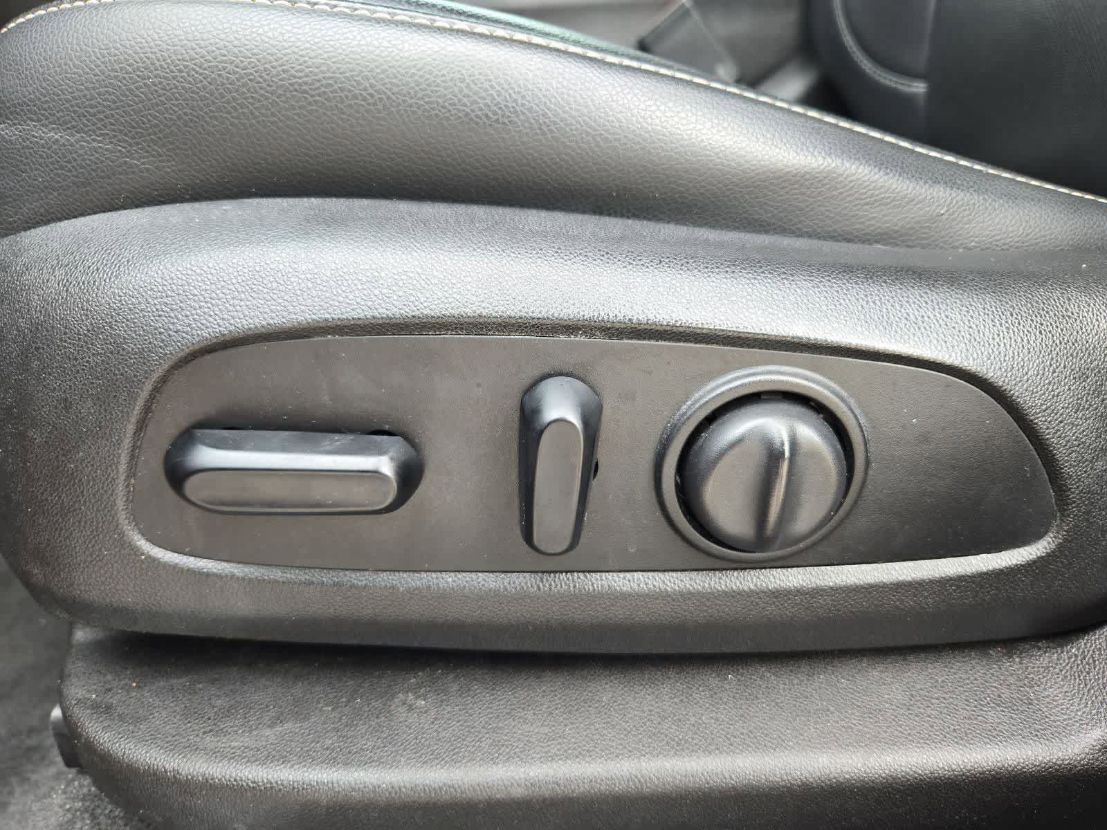 Thumbnail: 2019 GMC Acadia - 16