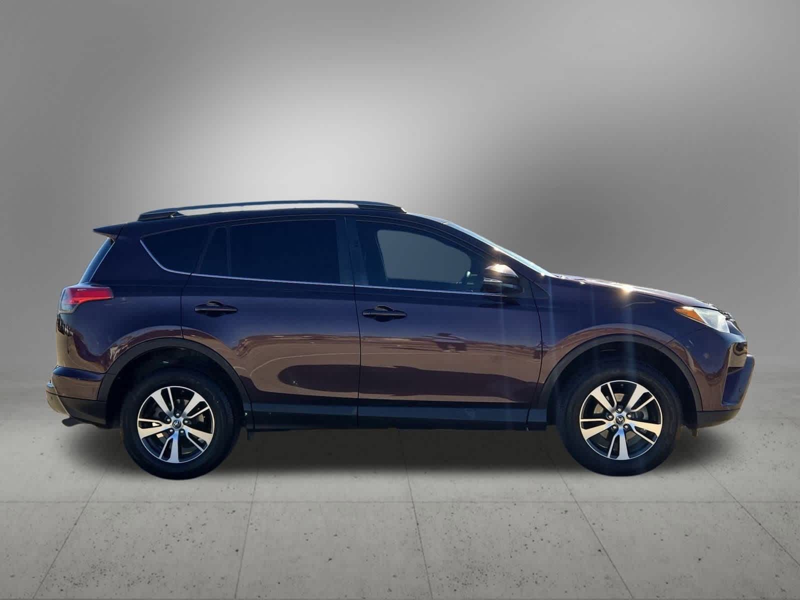 Thumbnail: 2018 Toyota RAV4 - 7
