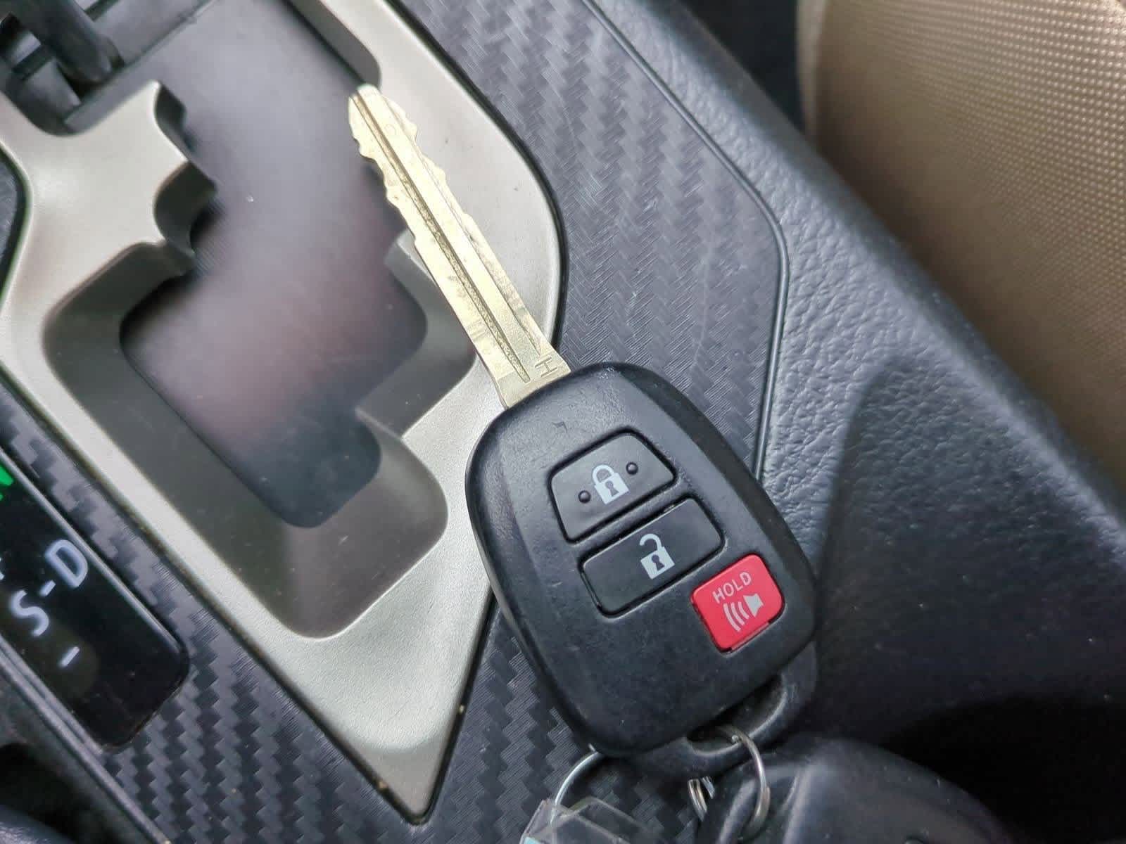 Thumbnail: 2013 Toyota RAV4 - 36