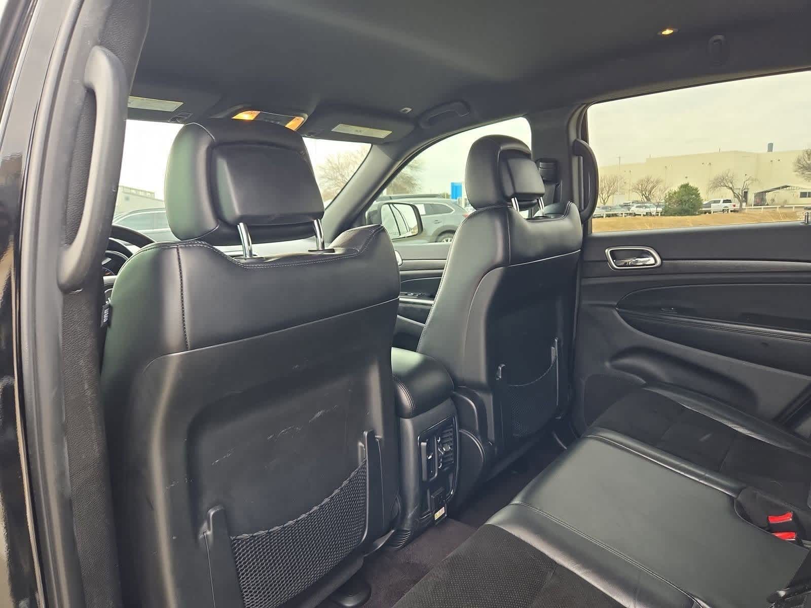 Thumbnail: 2017 Jeep Grand Cherokee - 17