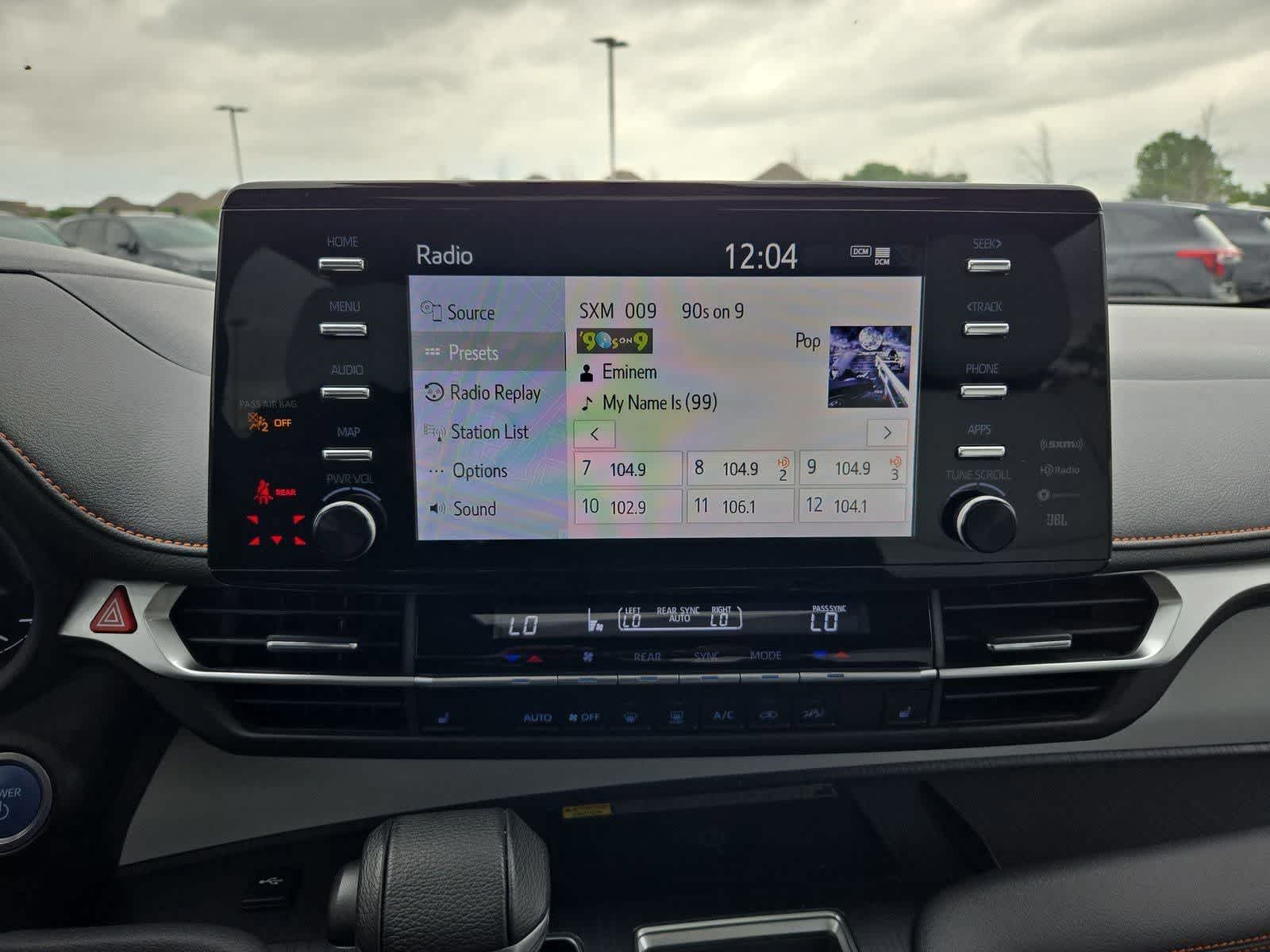 Thumbnail: 2022 Toyota Sienna - 28