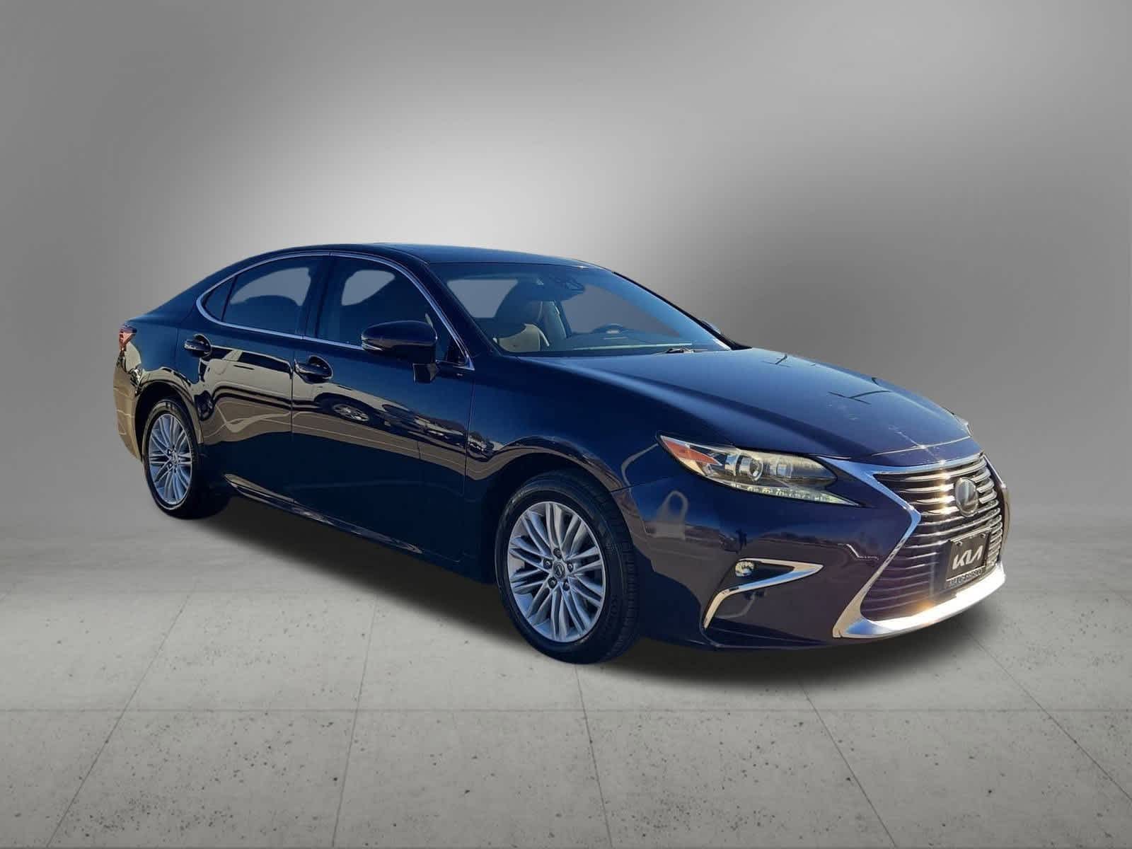 Thumbnail: 2017 Lexus ES - 8