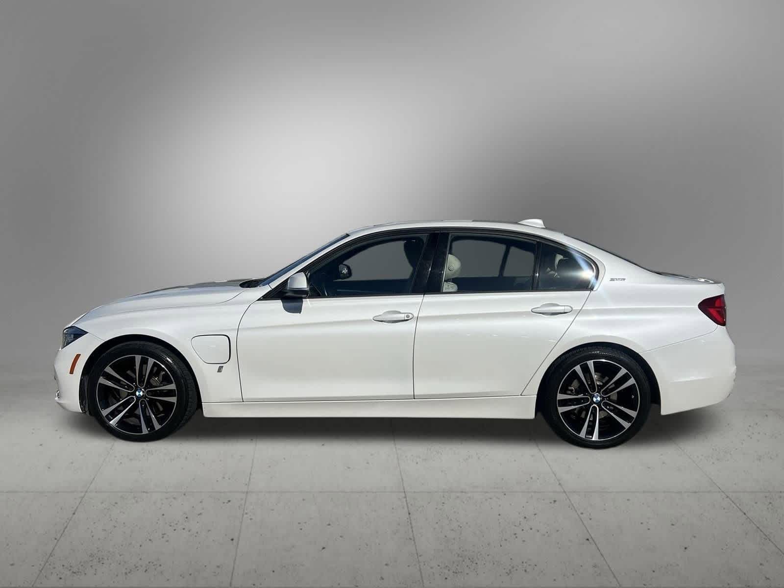 Thumbnail: 2018 BMW 3 Series - 9