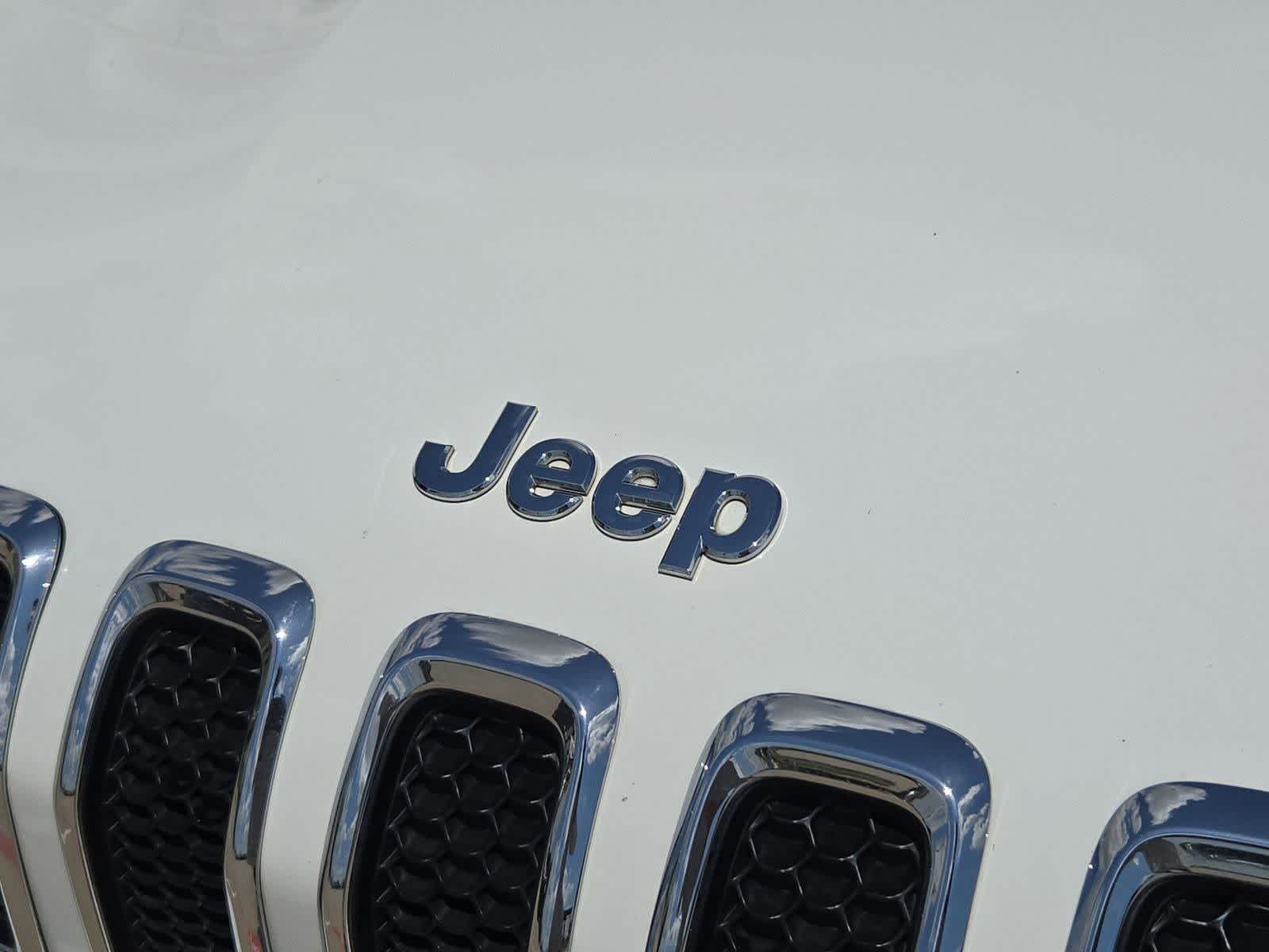 Thumbnail: 2017 Jeep Cherokee - 11