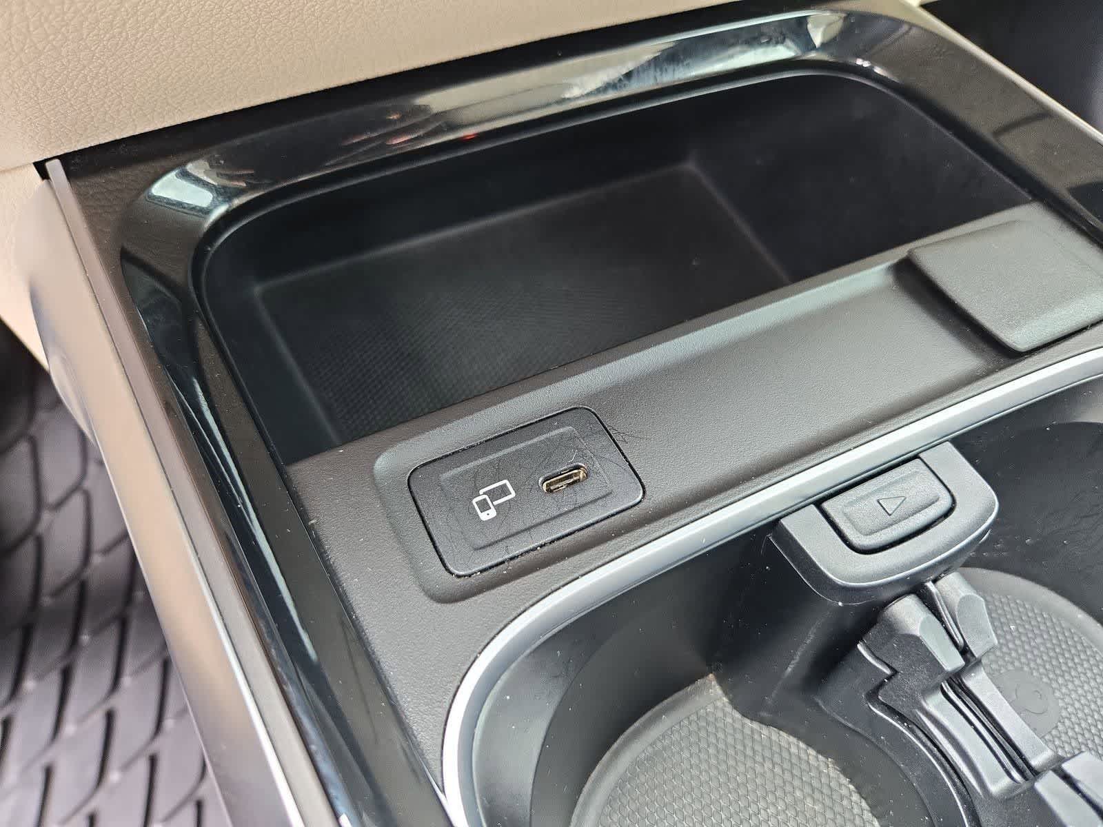 Thumbnail: 2022 Mercedes-Benz GLB - 30