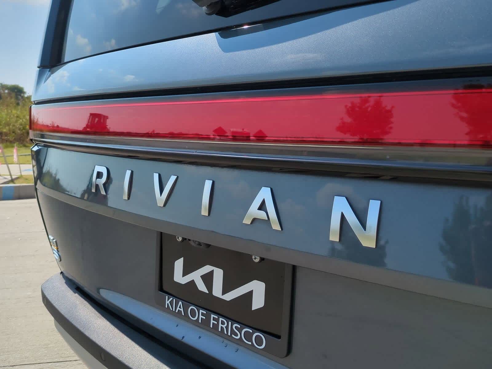 Thumbnail: 2023 Rivian R1S - 10