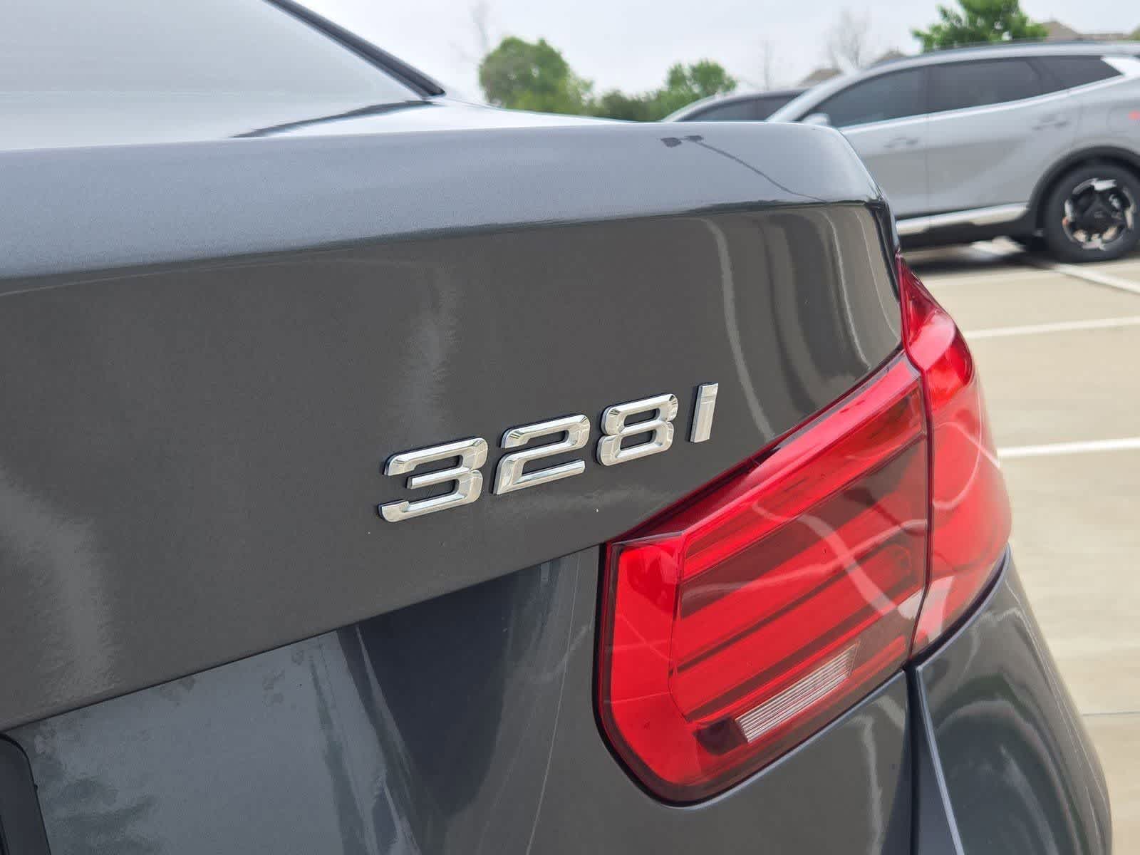 Thumbnail: 2016 BMW 3 Series - 12