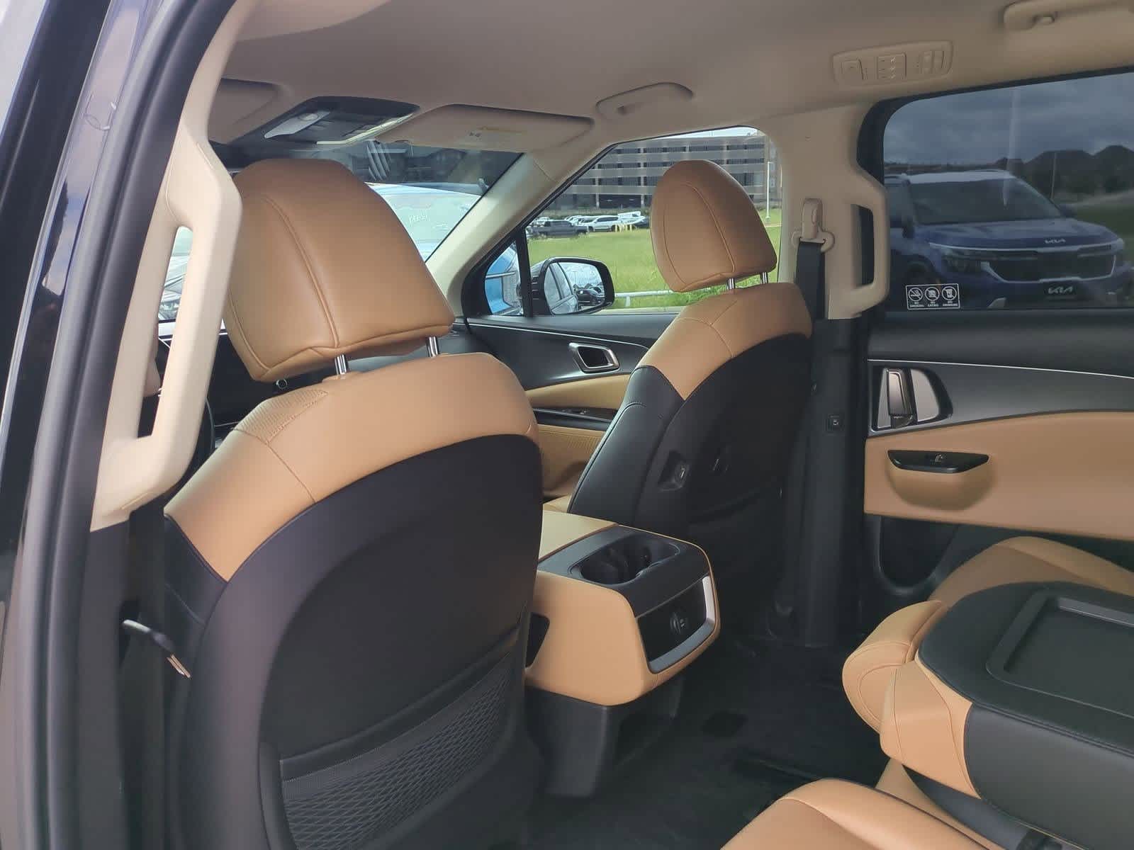 Thumbnail: 2023 Kia Carnival - 16