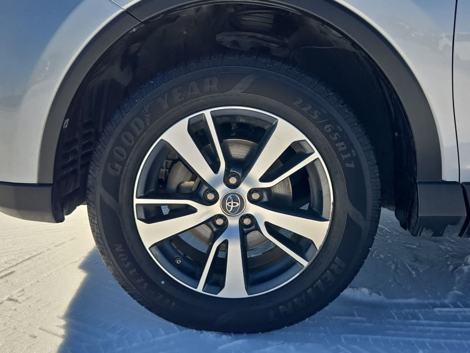 Thumbnail: 2016 Toyota RAV4 - 13