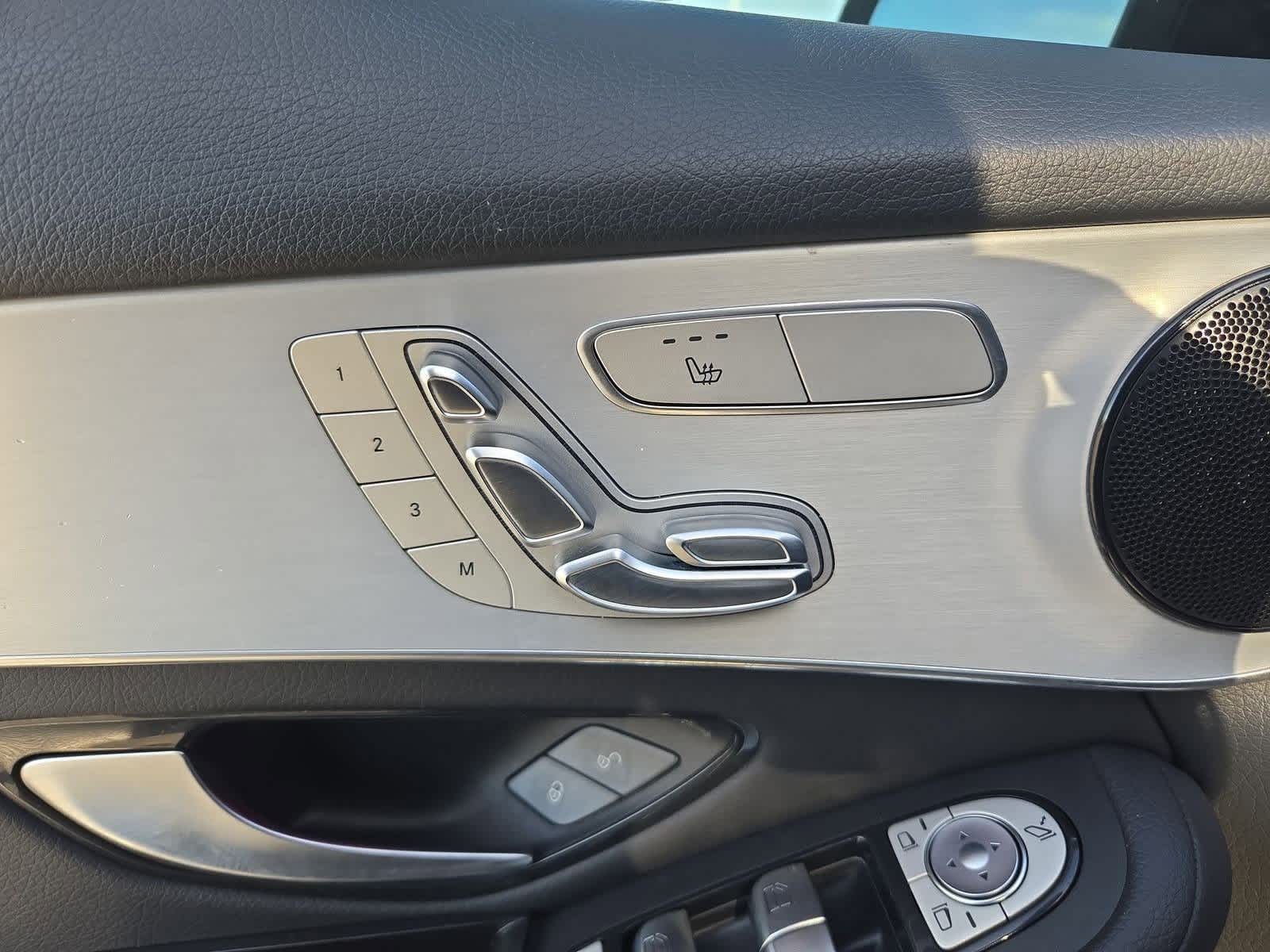 Thumbnail: 2022 Mercedes-Benz GLC - 16