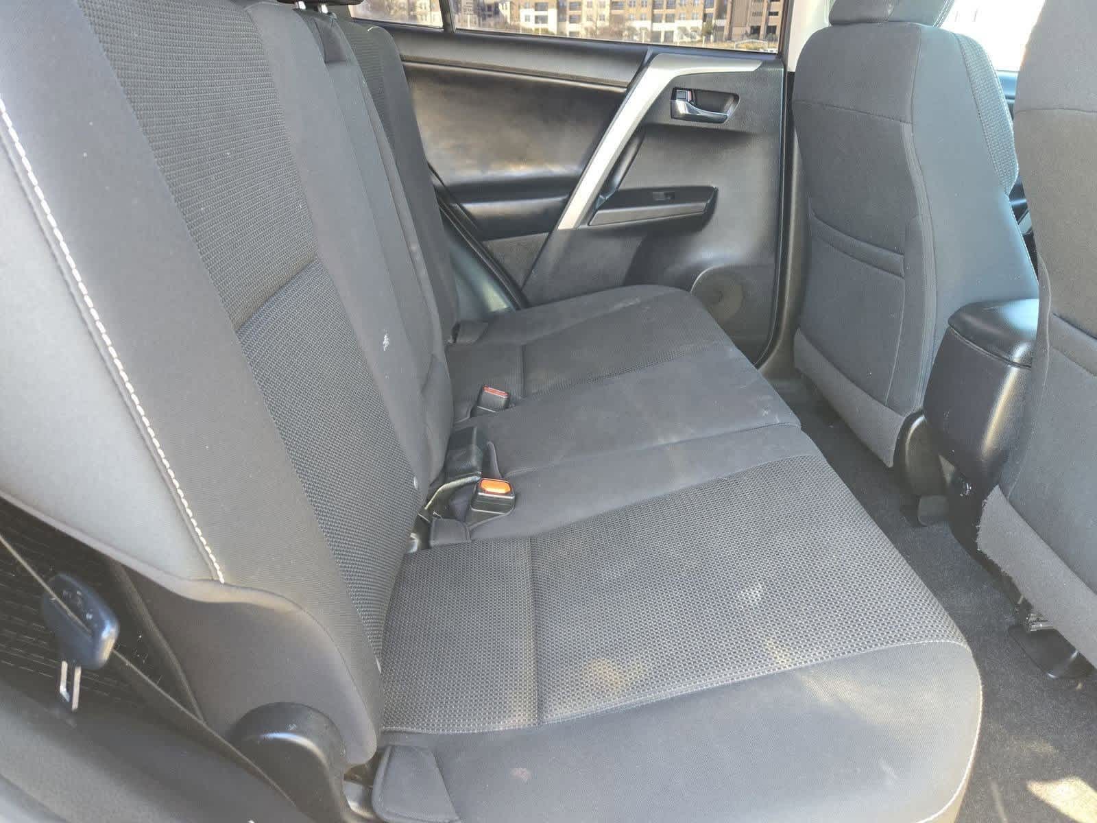 Thumbnail: 2018 Toyota RAV4 - 21