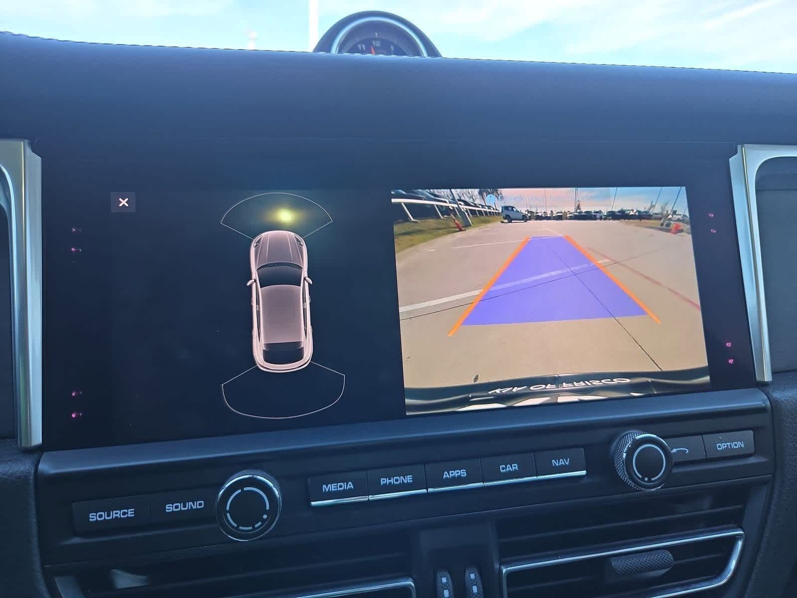 Thumbnail: 2020 Porsche Macan - 30