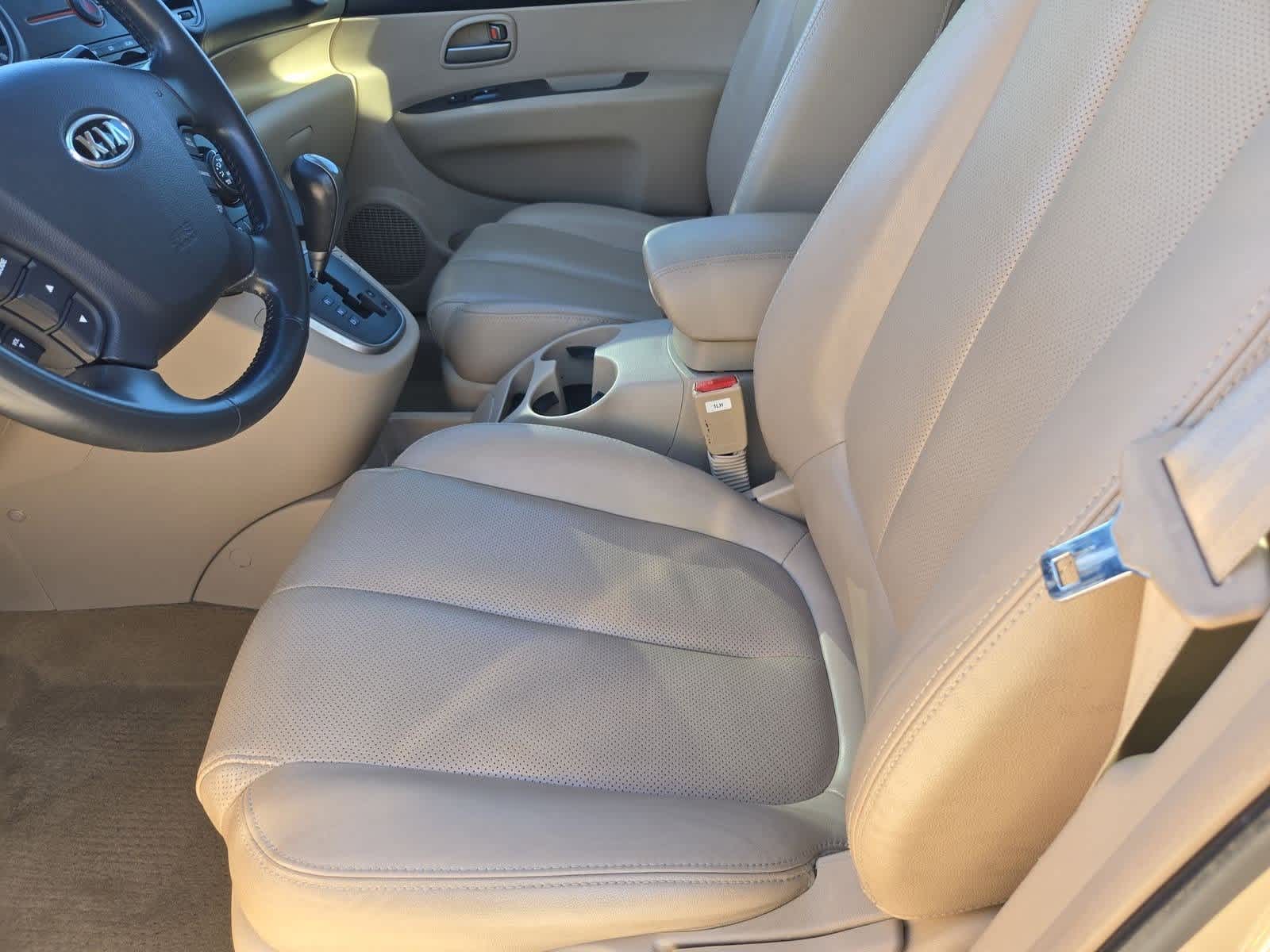 Thumbnail: 2007 Kia Rondo - 16