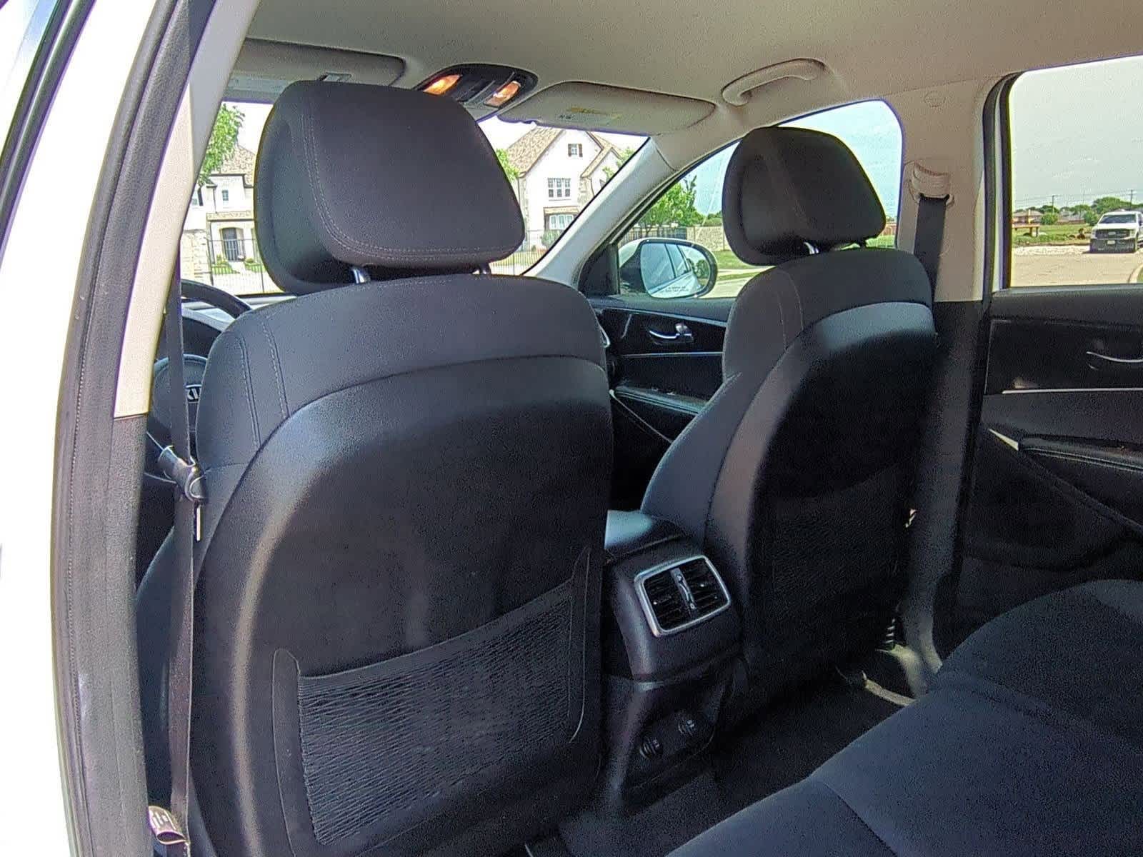 Thumbnail: 2016 Kia Sorento - 17