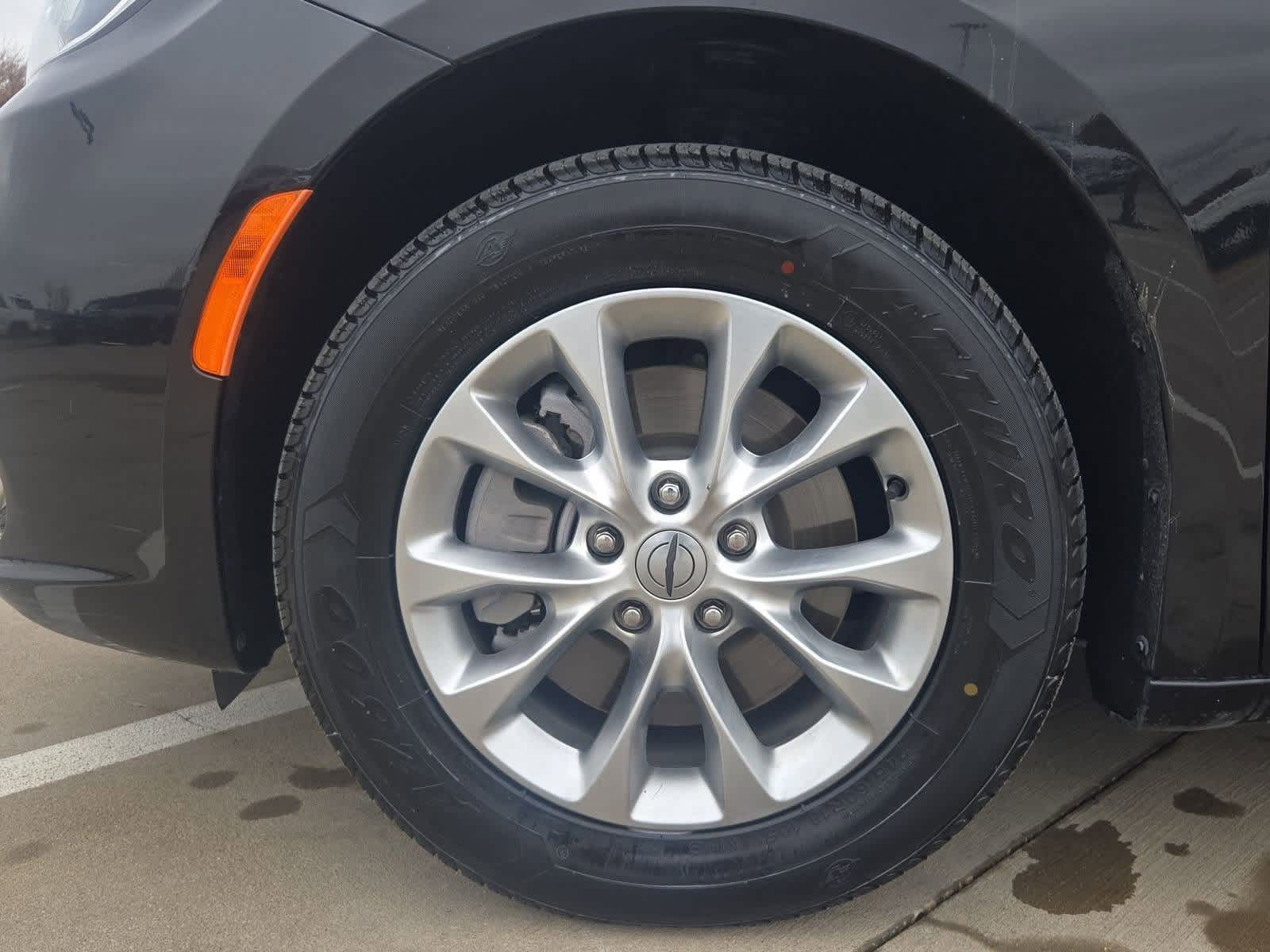 Thumbnail: 2023 Chrysler Pacifica - 13