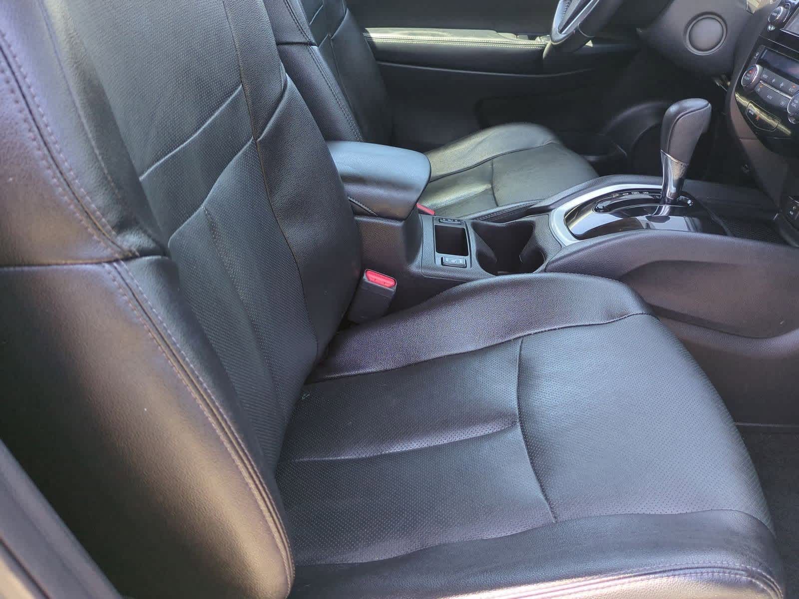 2016 Nissan Rogue SL 23
