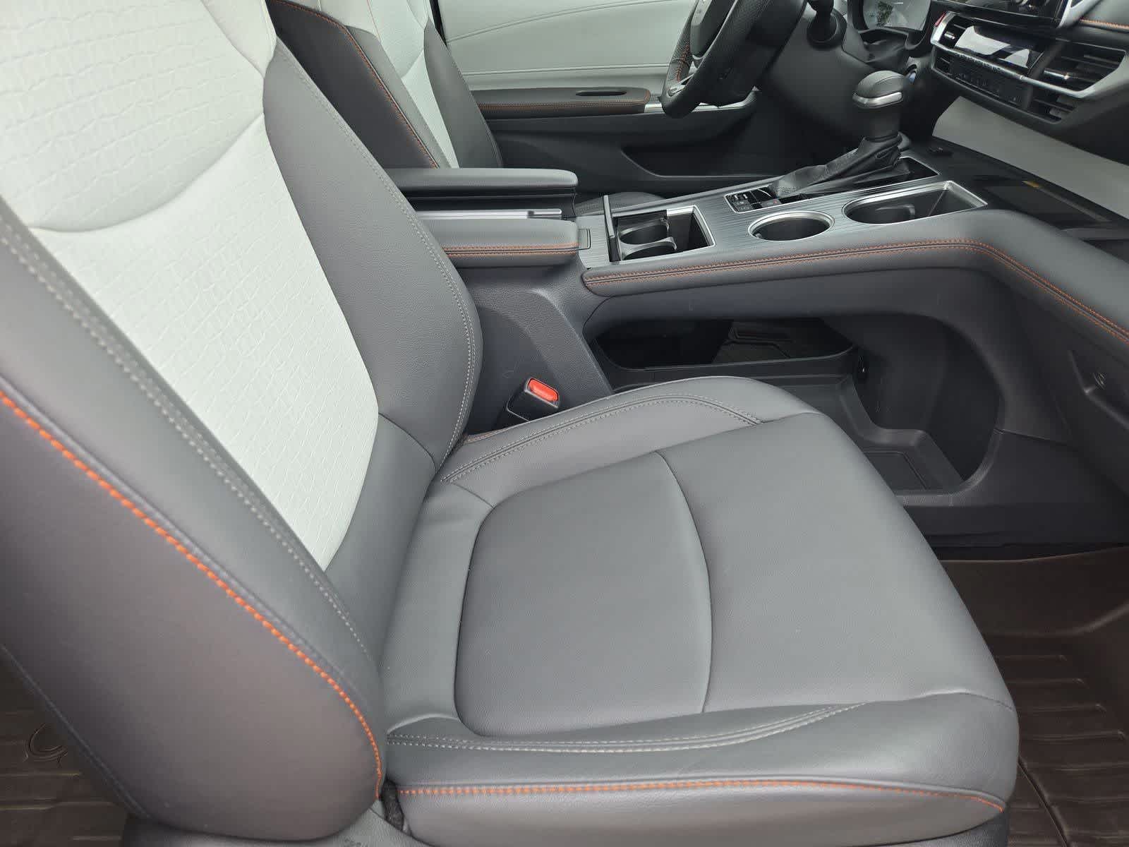 Thumbnail: 2022 Toyota Sienna - 22