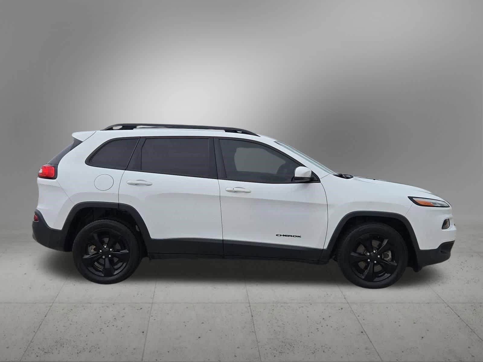 Thumbnail: 2017 Jeep Cherokee - 7