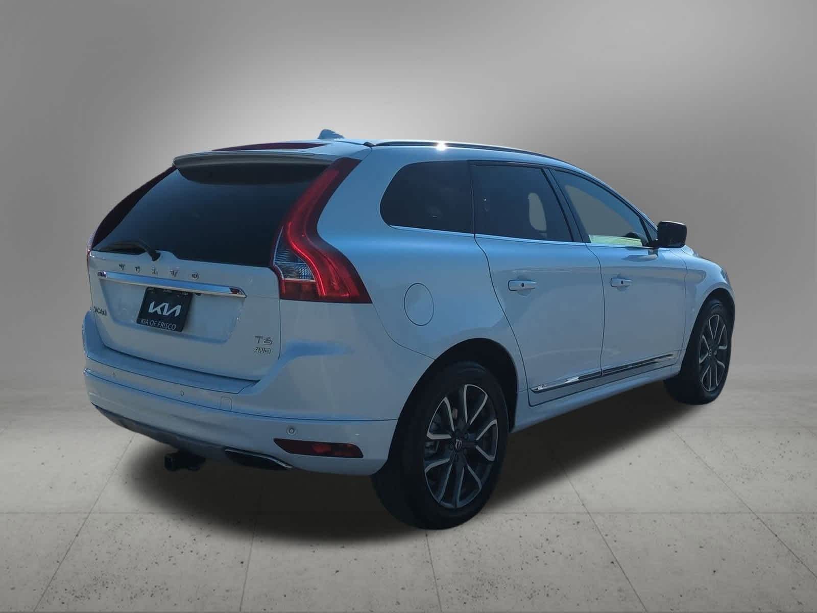 Thumbnail: 2016 Volvo XC60 - 6