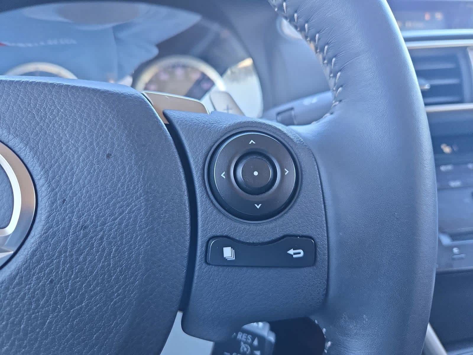 Thumbnail: 2014 Lexus IS - 26