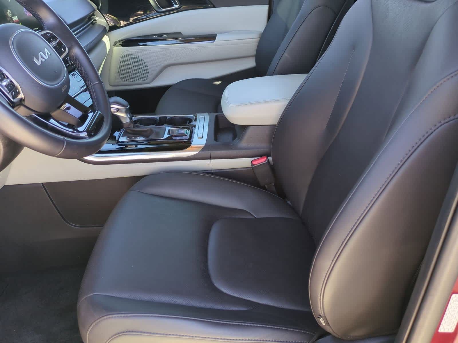 Thumbnail: 2023 Kia Carnival - 15