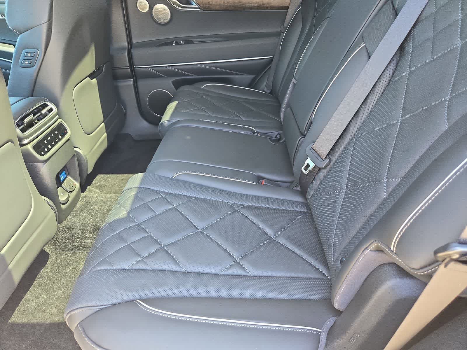 Thumbnail: 2025 Genesis GV80 - 18