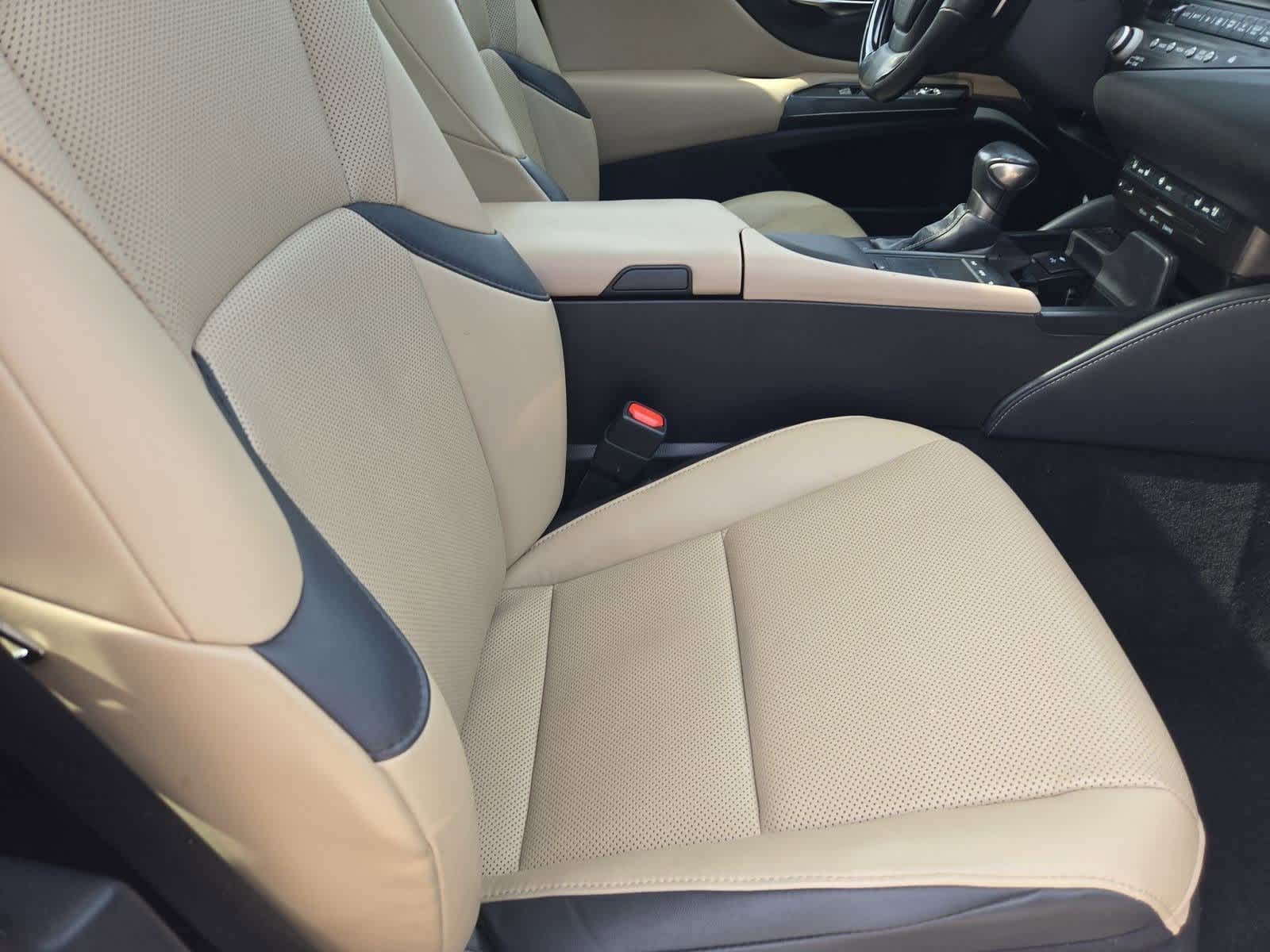 Thumbnail: 2021 Lexus ES - 21