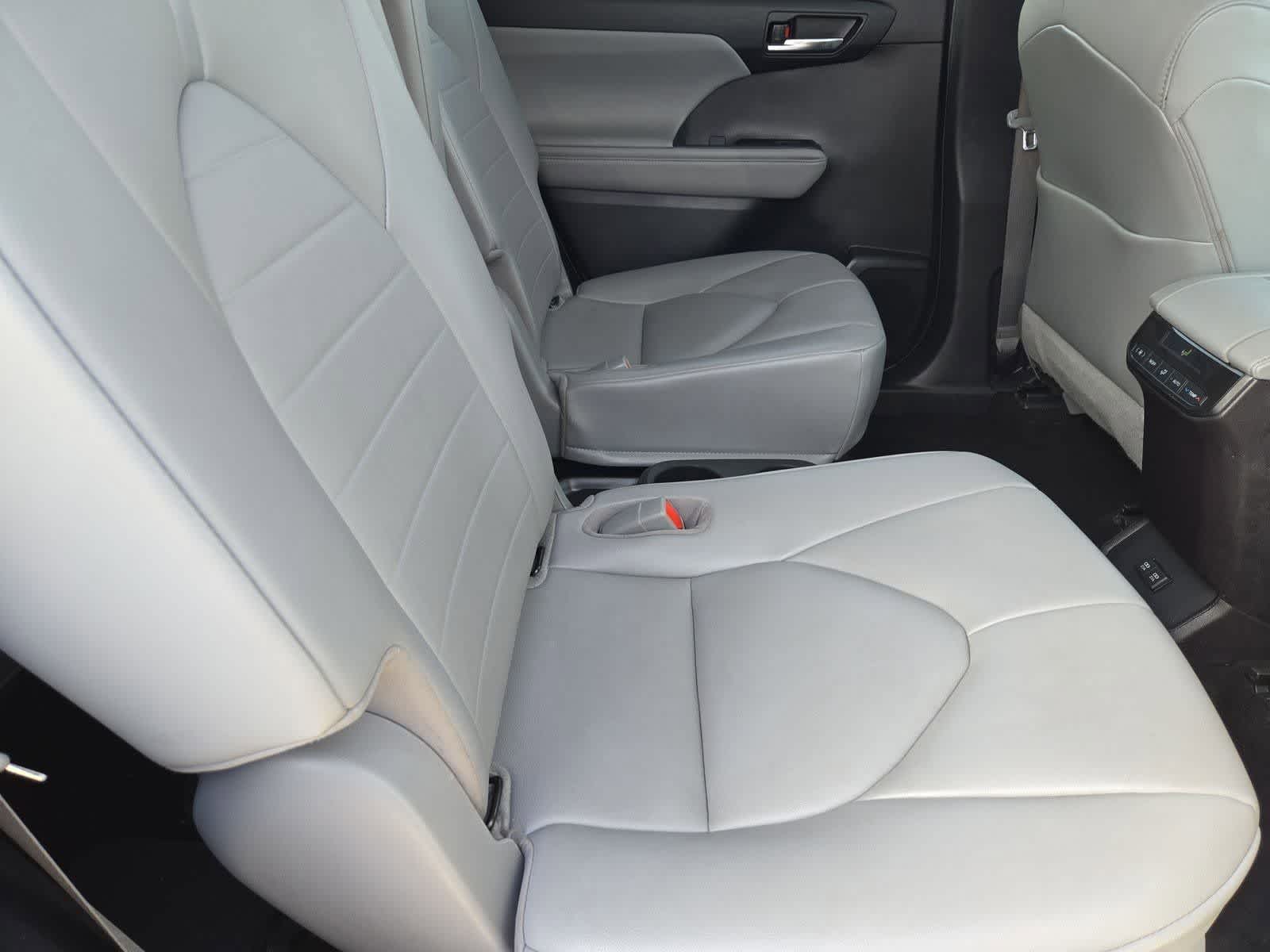 Thumbnail: 2021 Toyota Highlander - 20