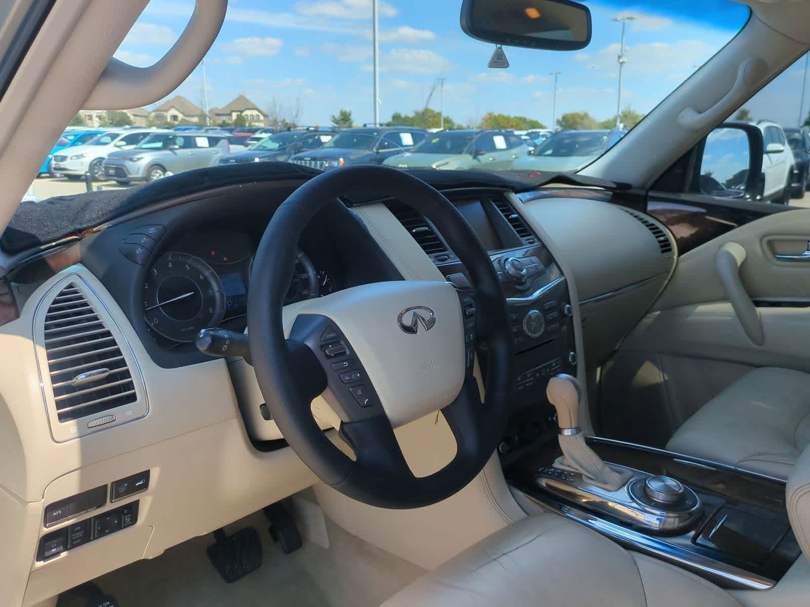 2011 Infiniti QX56 photo 2