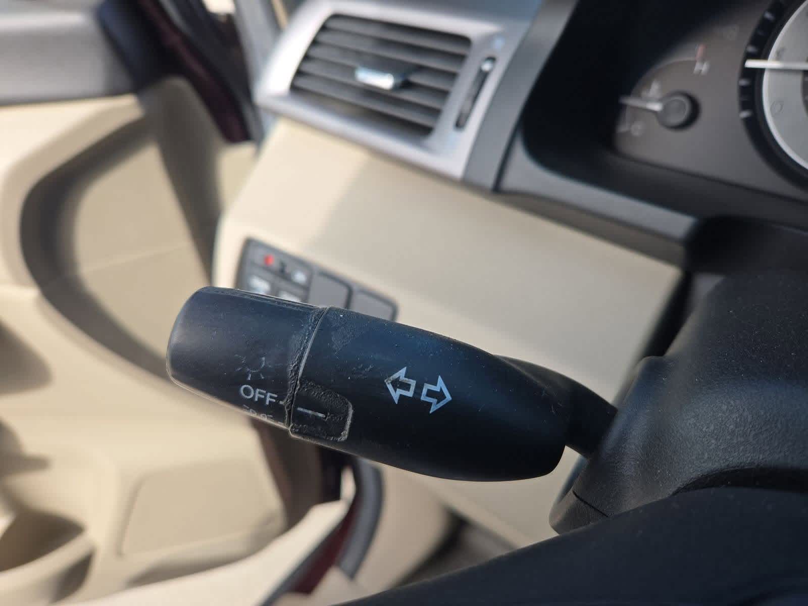 Thumbnail: 2012 Honda Odyssey - 25