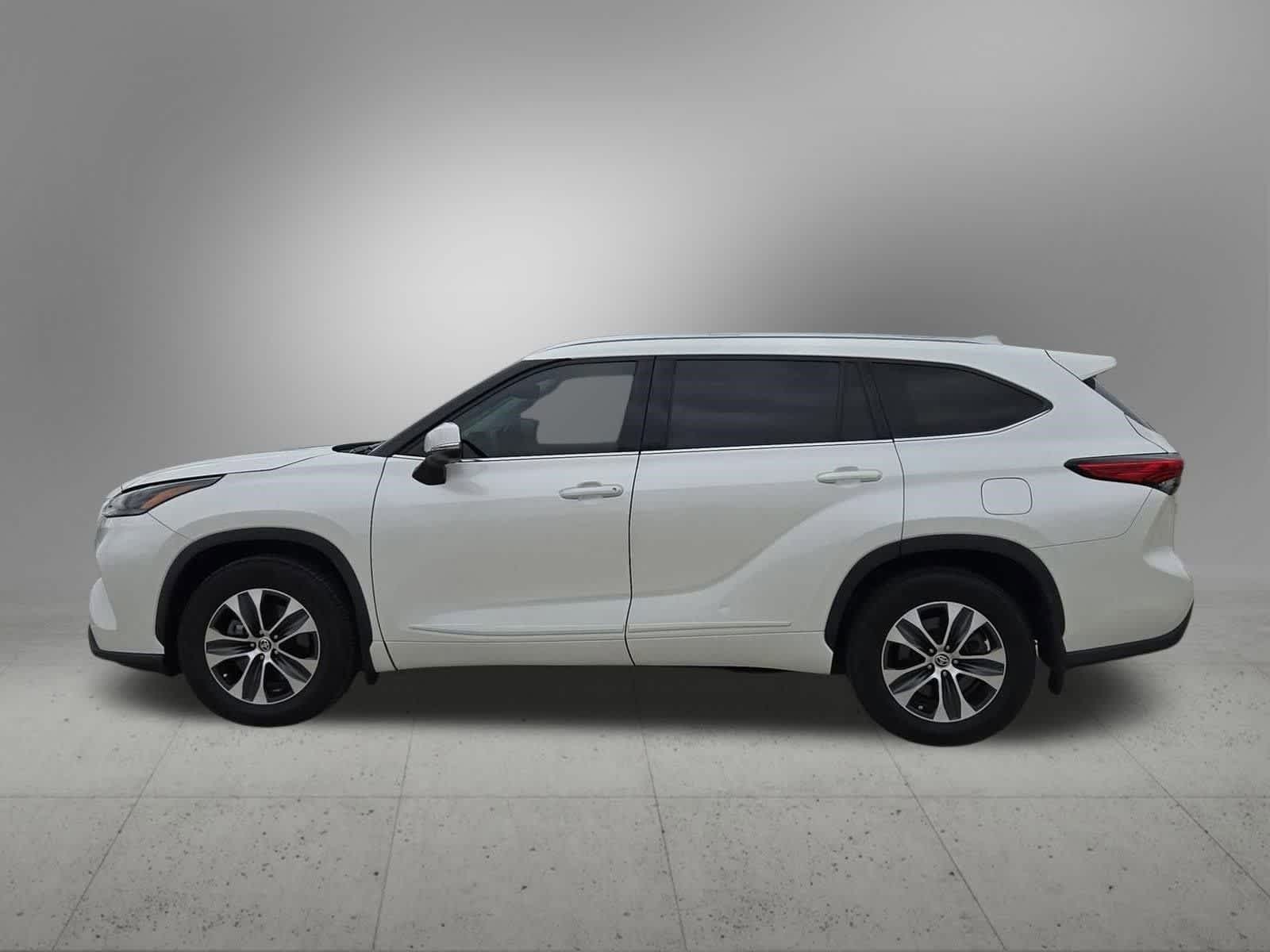 Thumbnail: 2021 Toyota Highlander - 3
