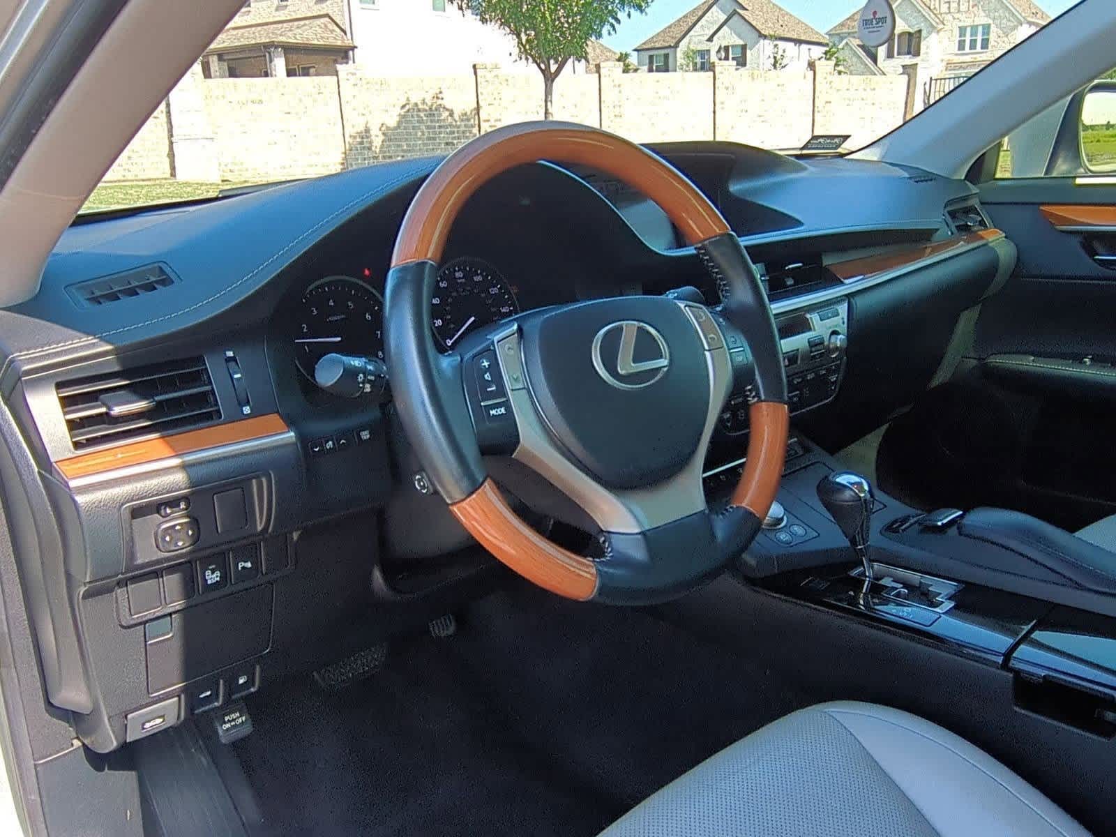 2013 Lexus ES Hybrid 300h 2