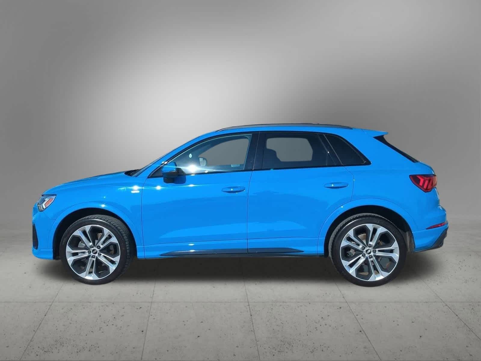 2022 Audi Q3 S line Premium Plus photo 3