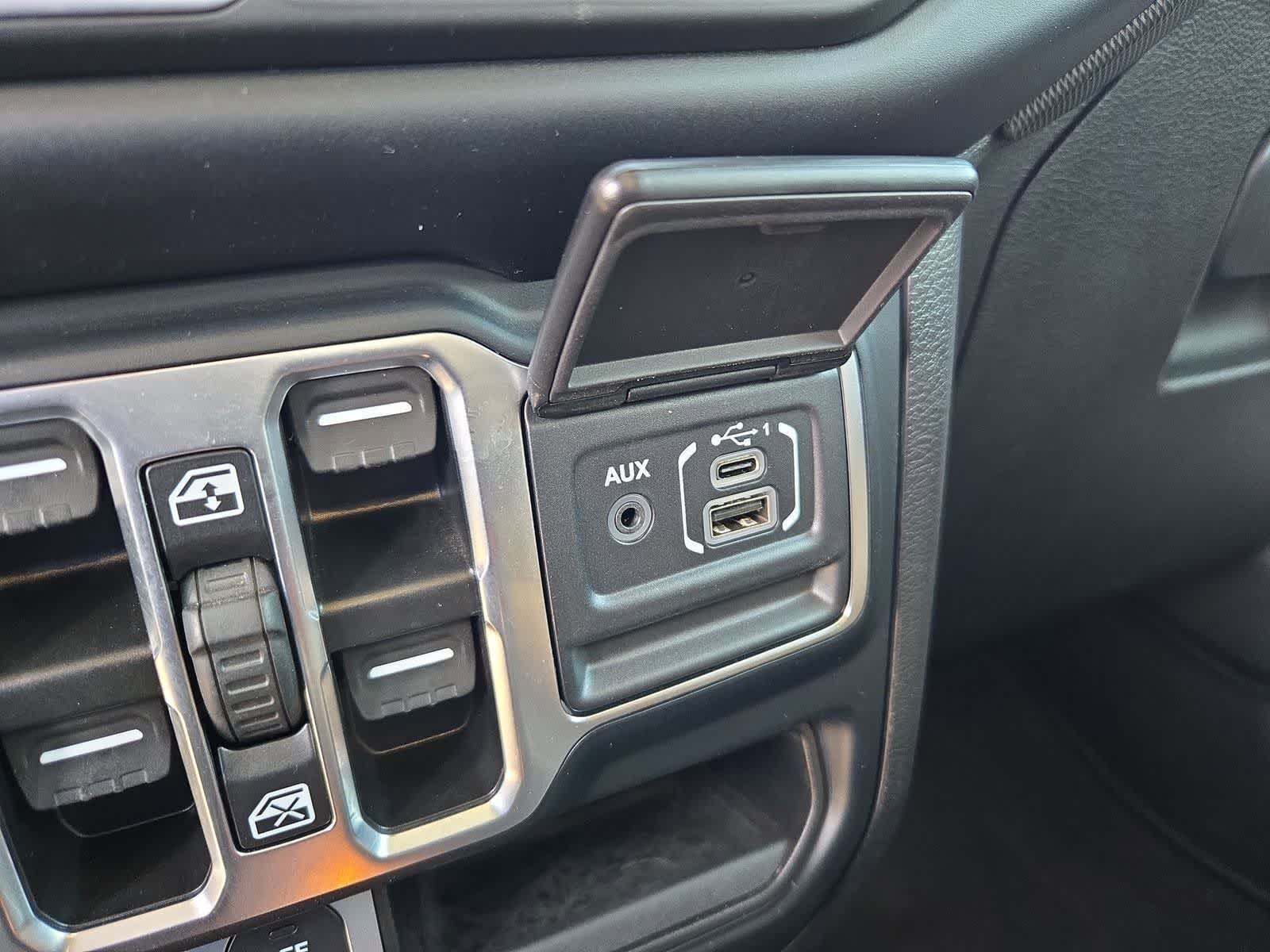 Thumbnail: 2023 Jeep Gladiator - 28