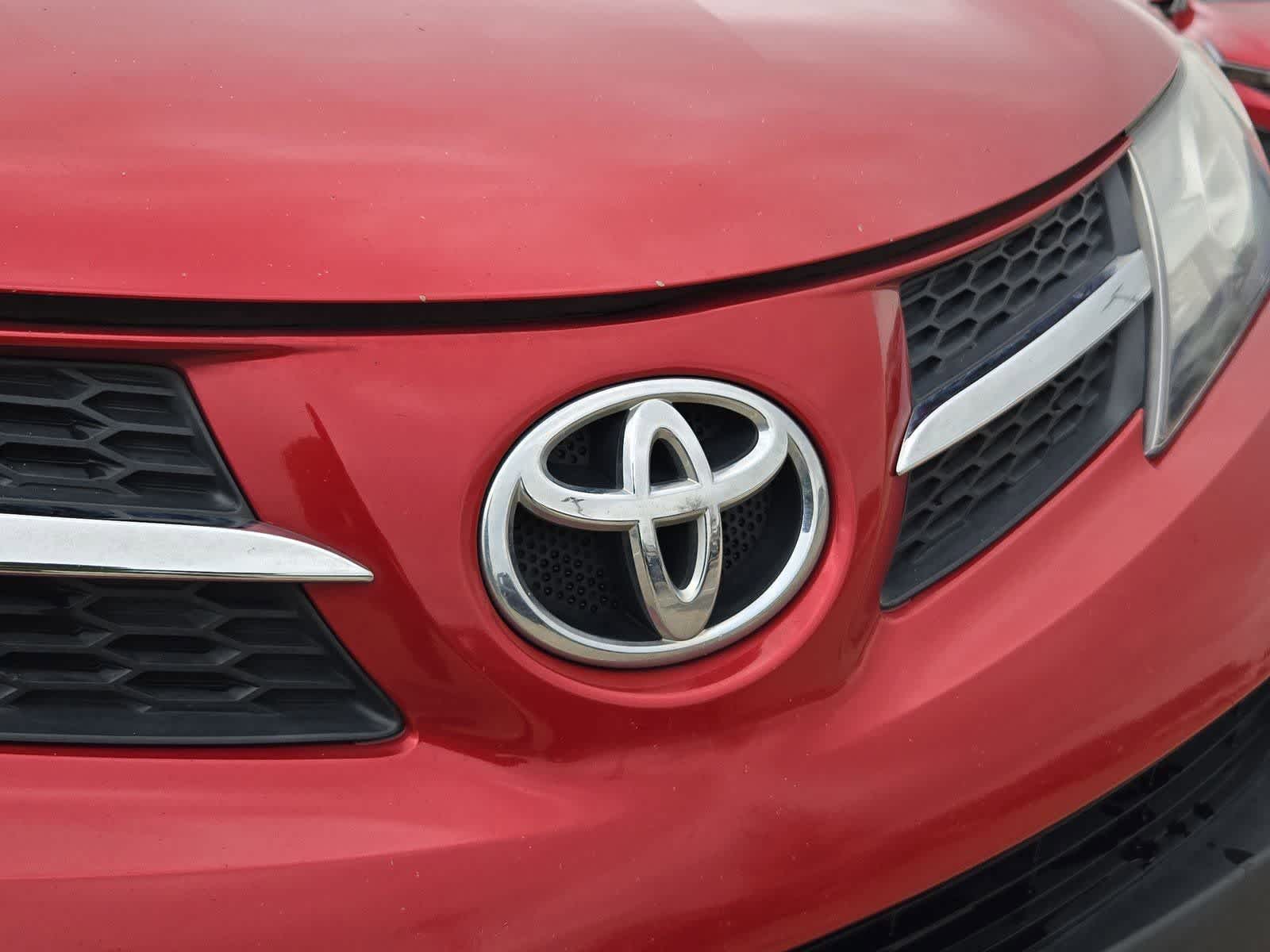 Thumbnail: 2014 Toyota RAV4 - 11