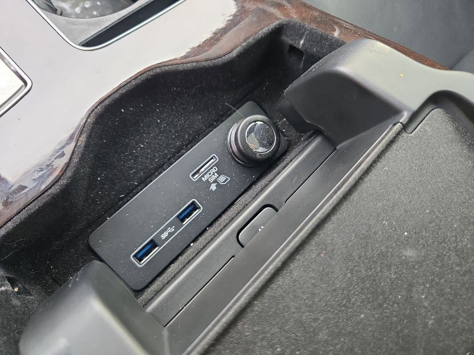 Thumbnail: 2020 Land Rover Range Rover - 32