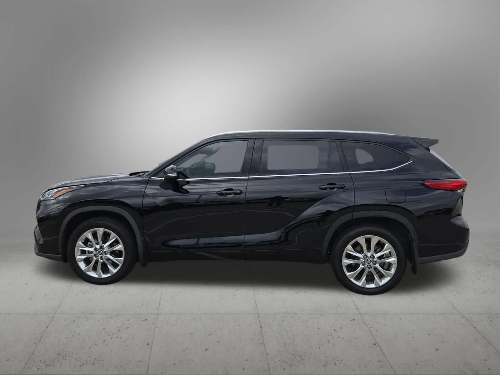 Thumbnail: 2023 Toyota Highlander - 3