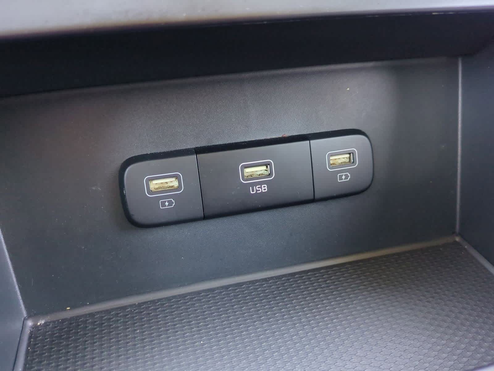 Thumbnail: 2024 Kia Carnival - 28