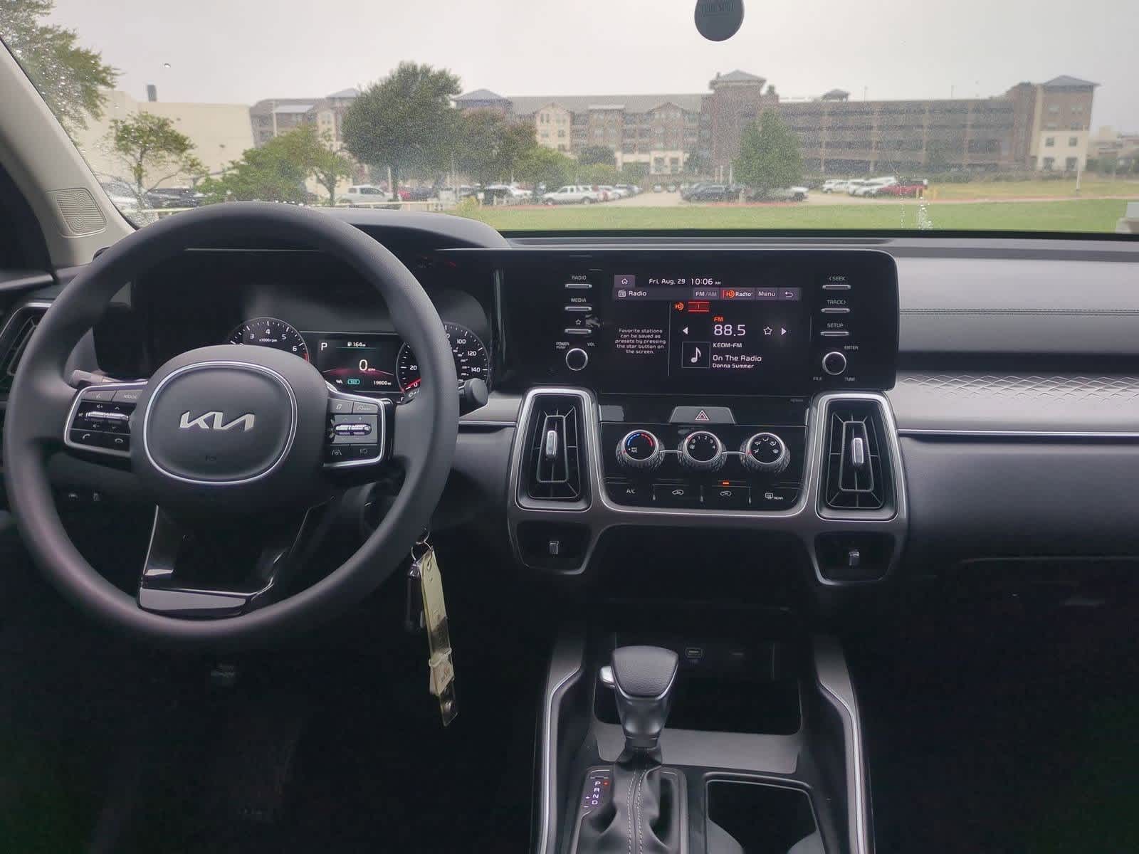 2023 Kia Sorento LX photo 3