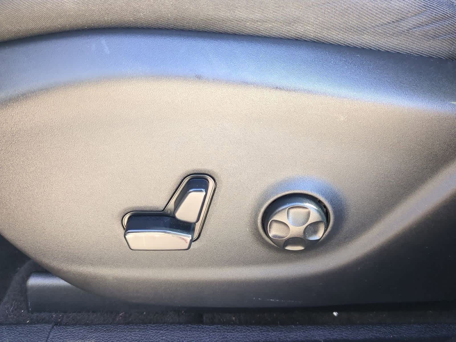 Thumbnail: 2021 Jeep Cherokee - 17