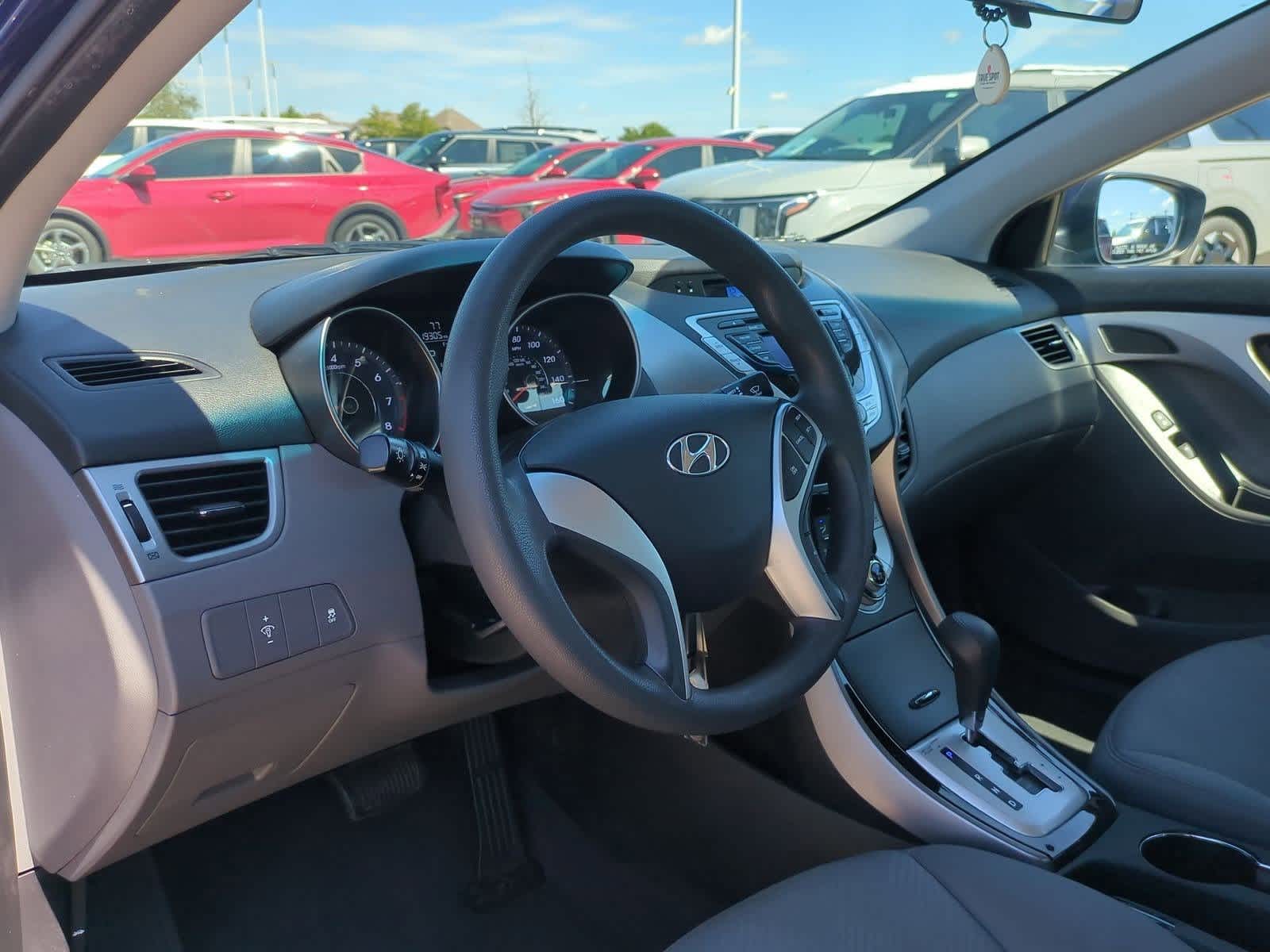 2011 Hyundai Elantra GLS photo 2