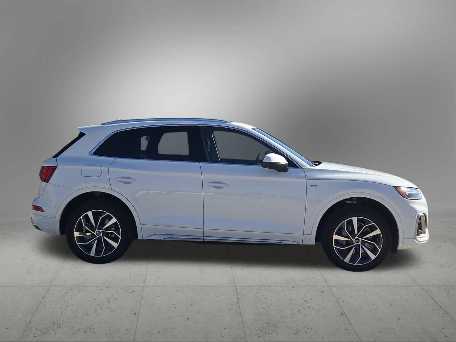 Thumbnail: 2023 Audi Q5 - 7