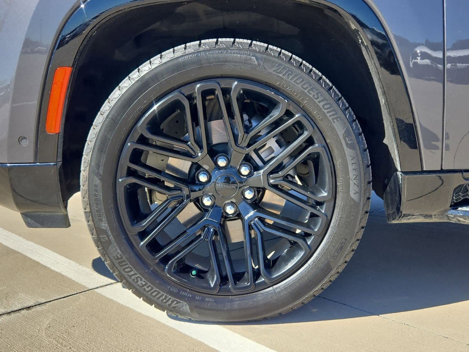 Thumbnail: 2023 Jeep Wagoneer - 12