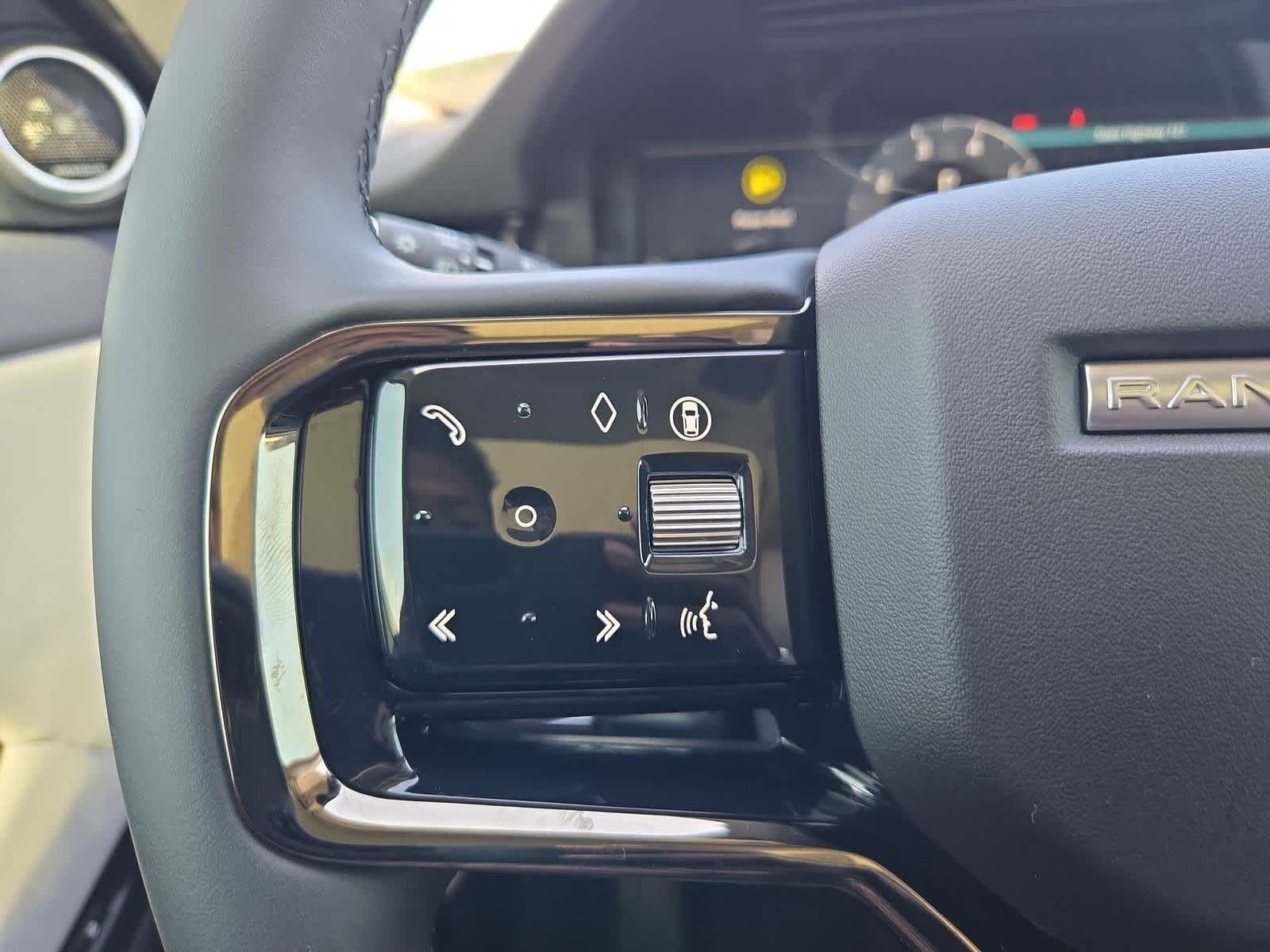 Thumbnail: 2025 Land Rover Range Rover Evoque - 24