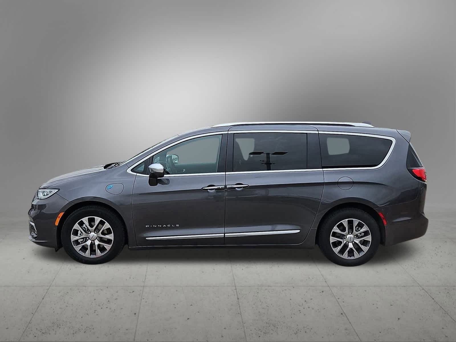 Thumbnail: 2022 Chrysler Pacifica - 3