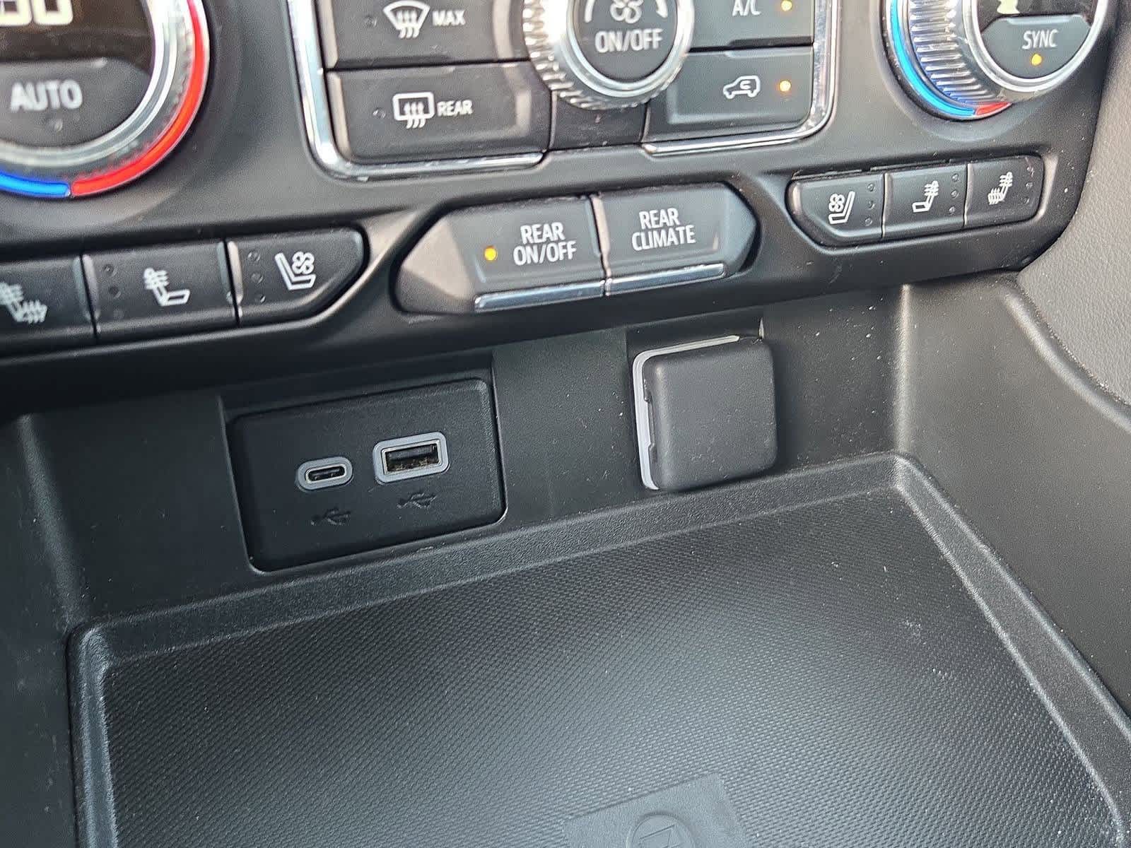 Thumbnail: 2024 GMC Yukon - 31