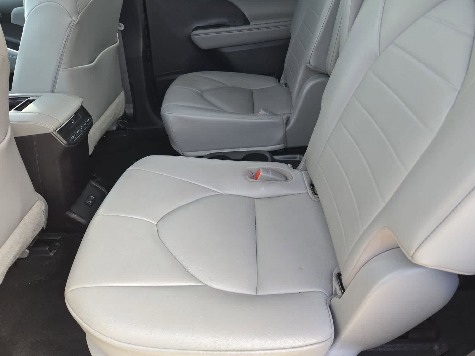 Thumbnail: 2021 Toyota Highlander - 19